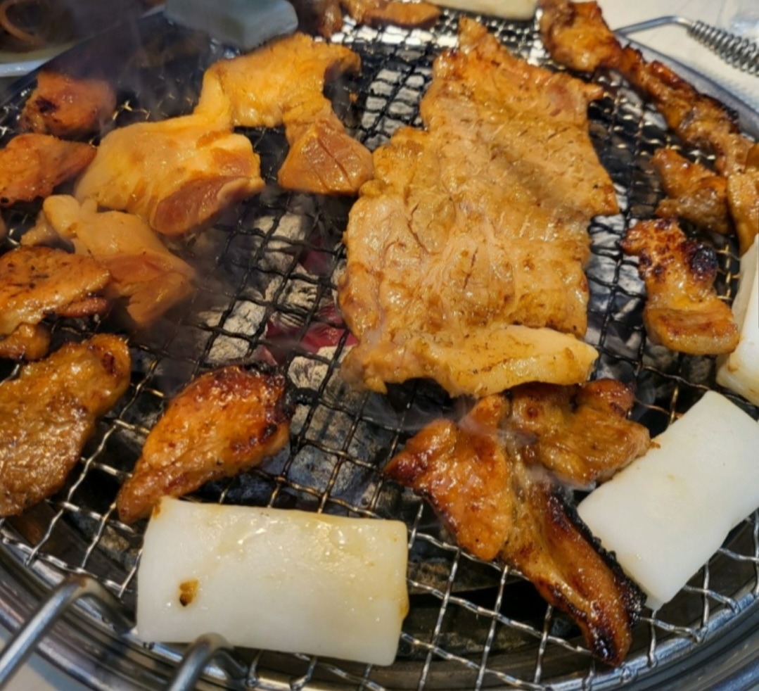 가성비로 먹어야하는... 주말이긴 하나 피크타임 아닌데도 고기 채워지는 속도도 전반적인 서