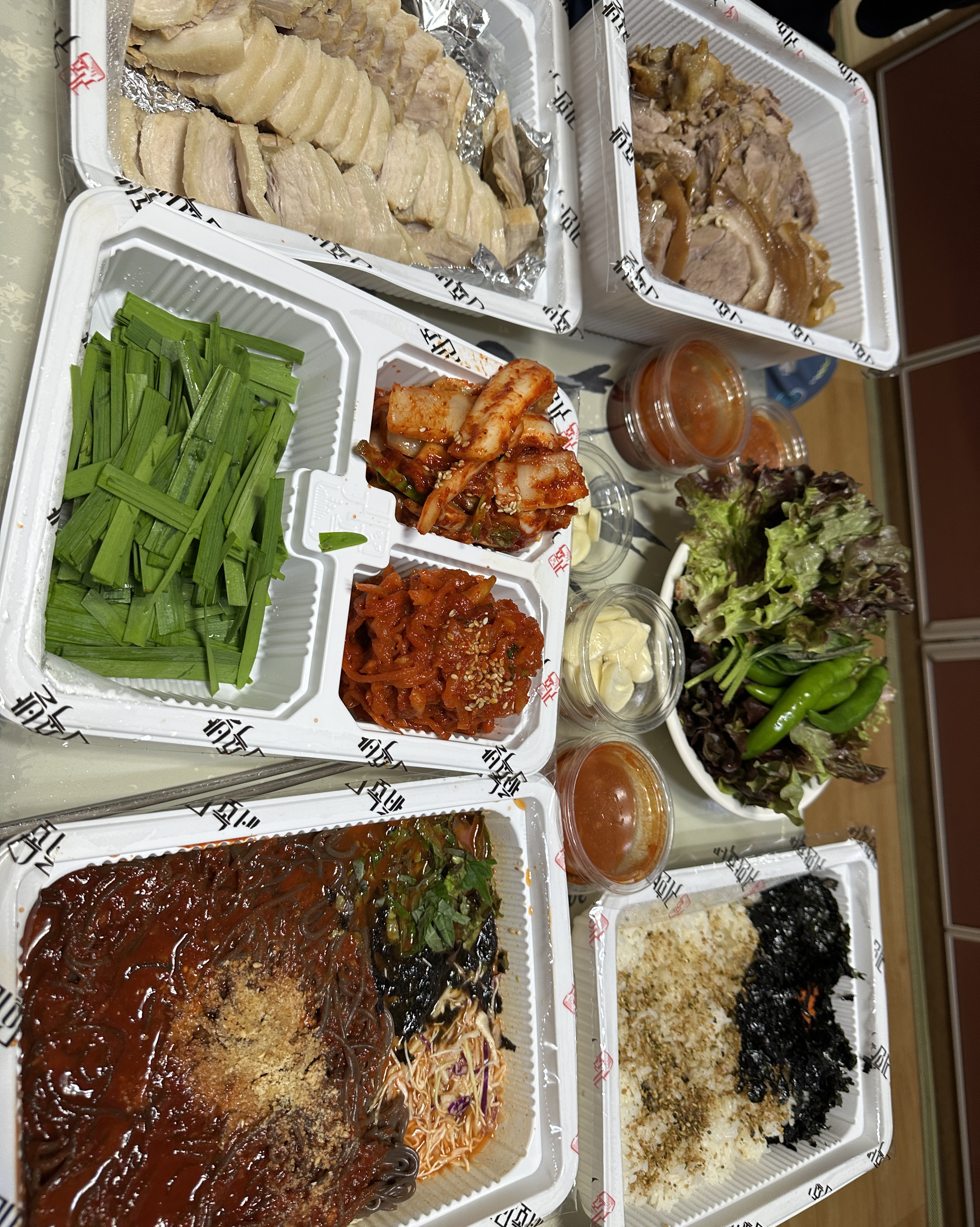 너무 맛있게 잘먹었어요 양도 많고 냄새도 없고 다들 맛있다고 좋아하네요*^^* - 천호동 맛집 귀한족발 천호점
