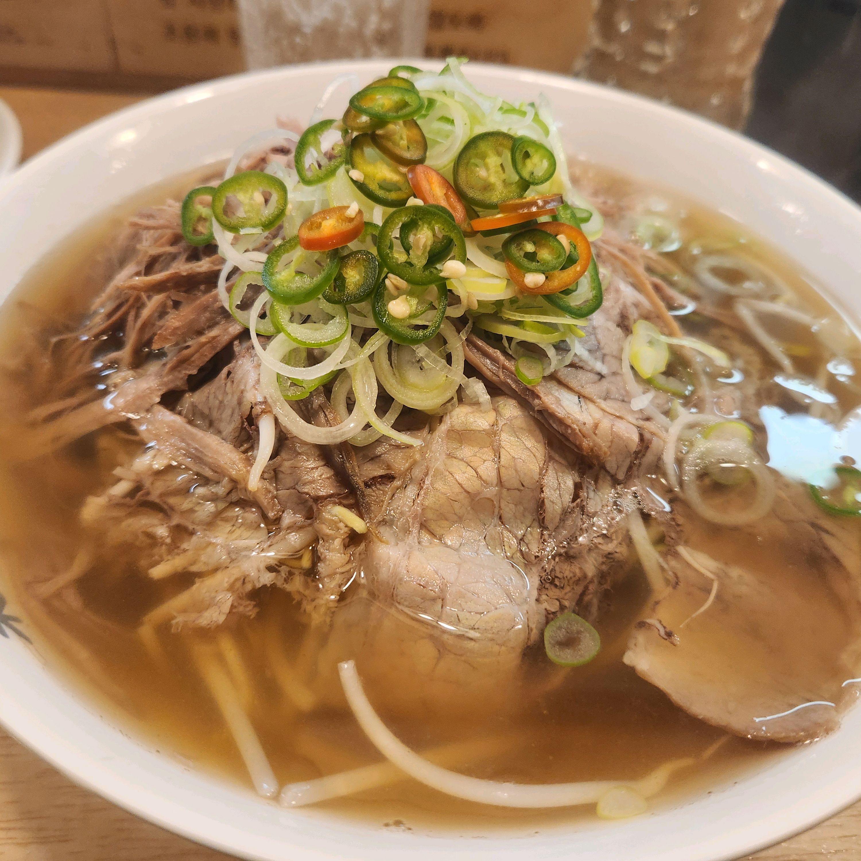 고기가 산을 이뤘어요! 미분당은 고기 많이 줘서 진짜 좋아요 ㅠㅠ 차돌양지 쌀국수 진짜 맛