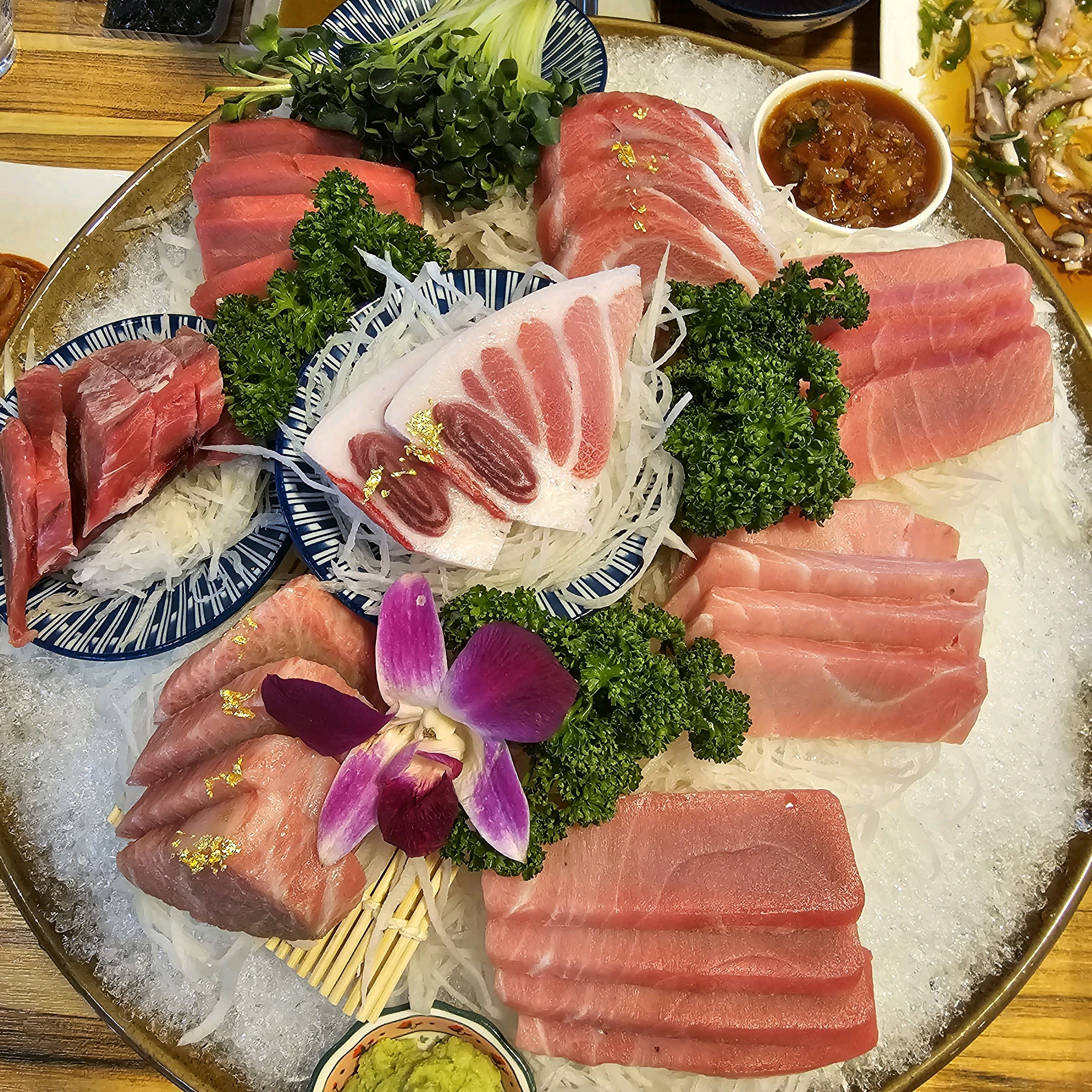 참치 어종중에 고급어종인 참다랑어로만 나오는 프리미엄 참치 맛집이에요! 참다랑어의 다양한