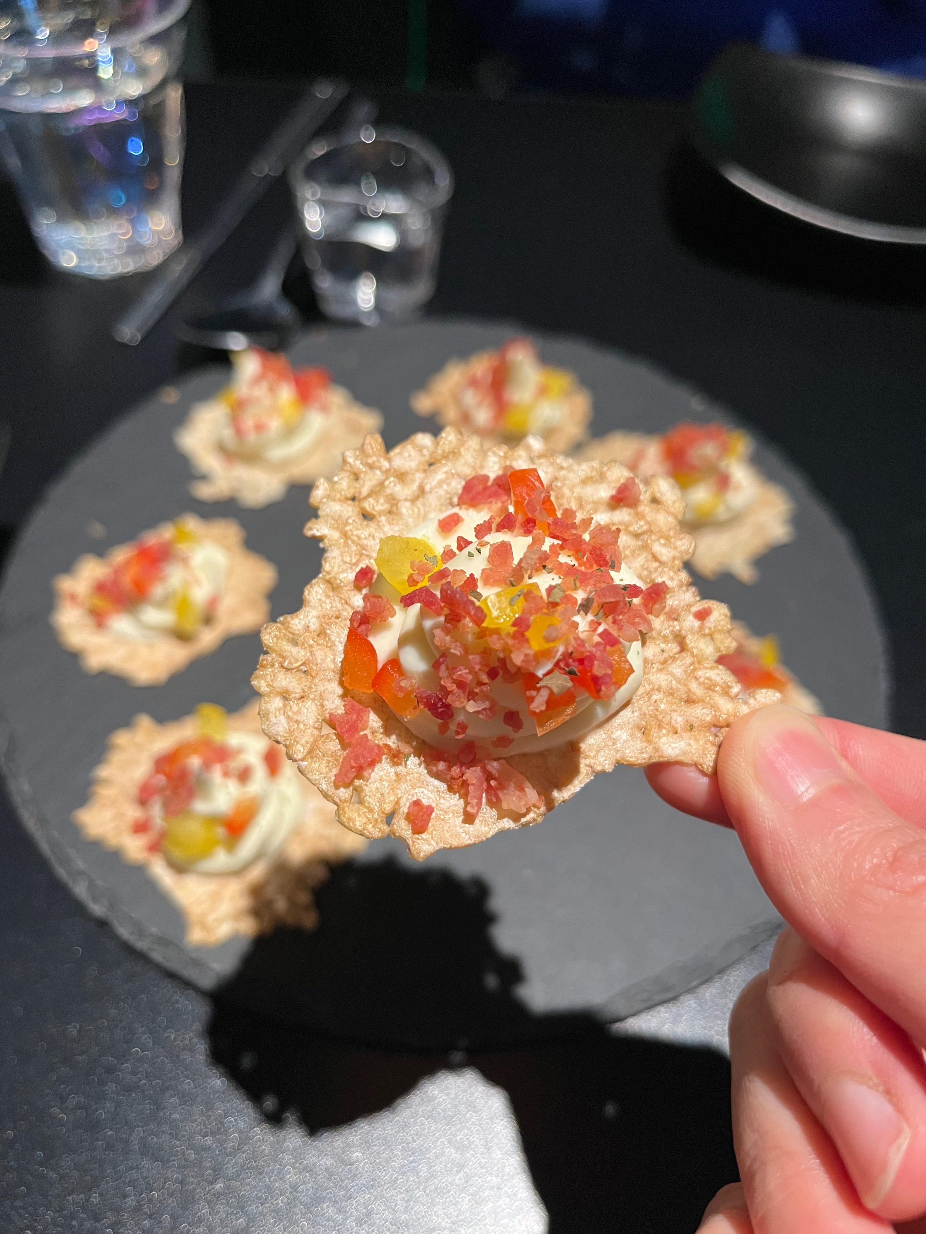 새로 생겼다고해서 간 곳인데 하나도 빠짐없이 안주 정말 맛있었고 사장님들 선곡도 너무 좋았