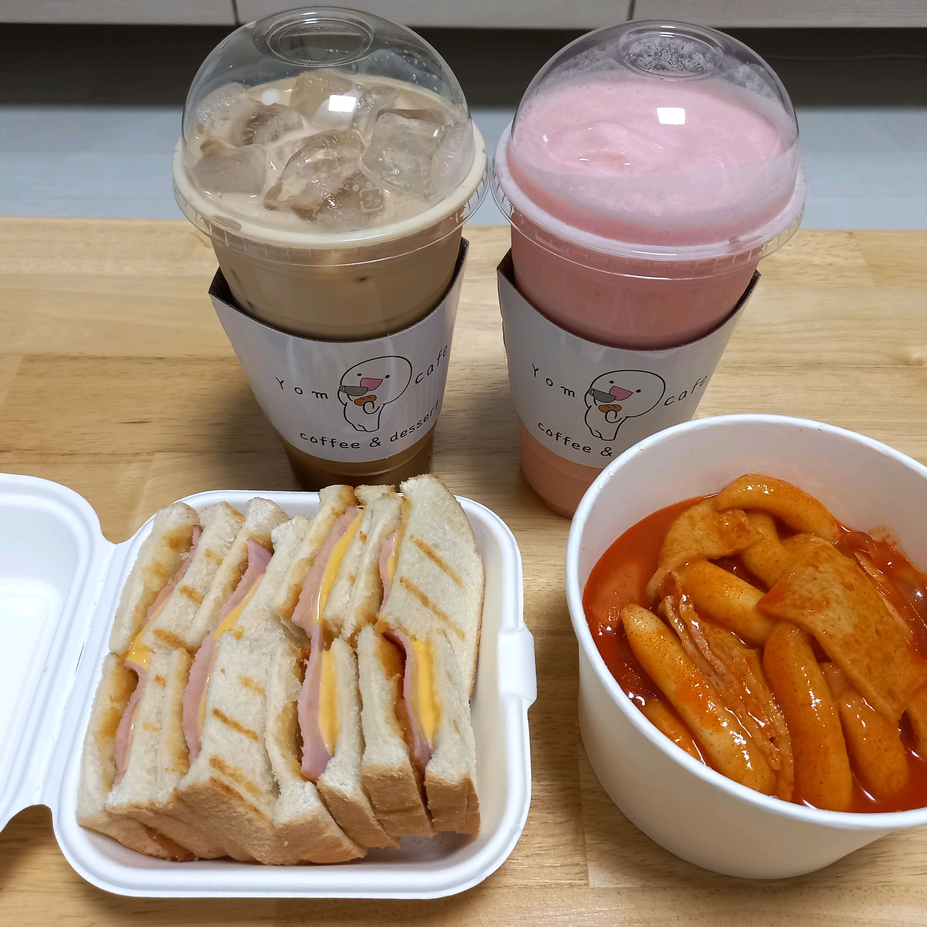 24시간하는 권선동카페 찾다가 욤카페 알게됐는데 메뉴 완전 다양하고 가성비도 좋고 진짜 맛