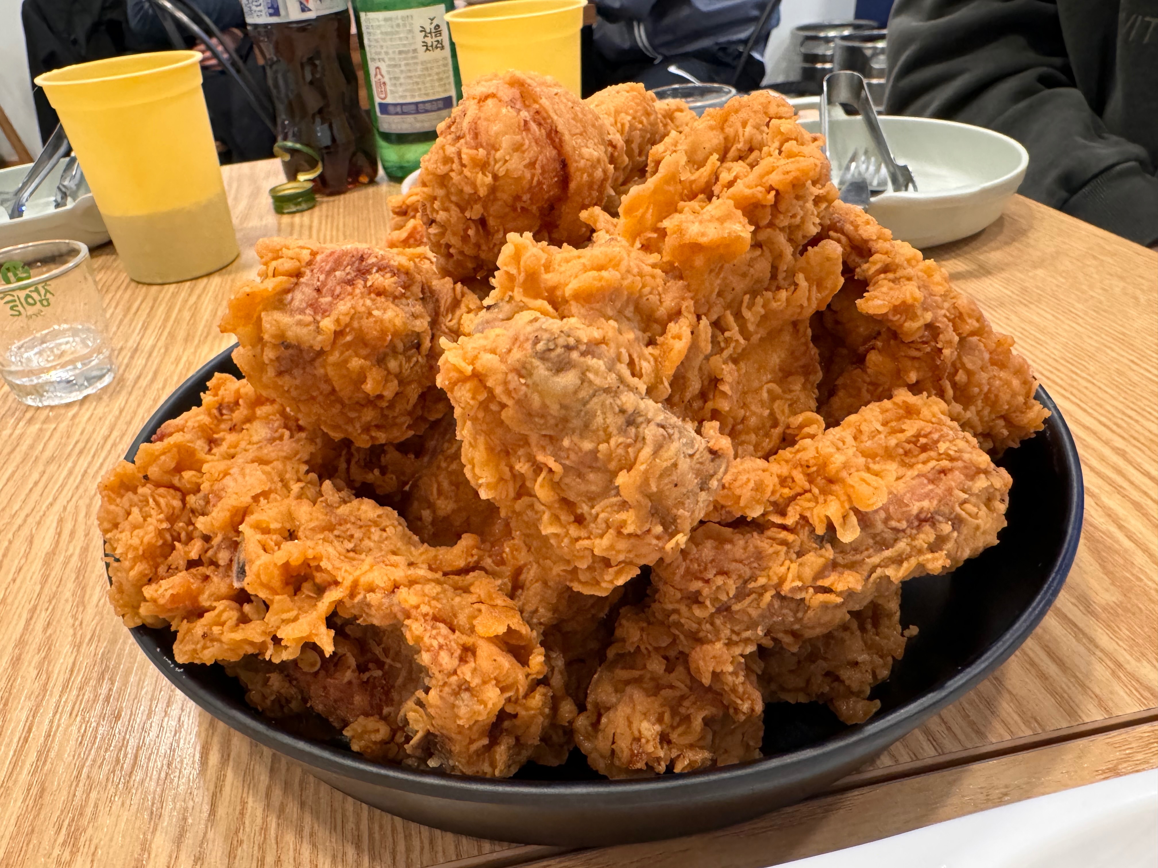 튀김옷 진짜 맛있어요!! 겉바속촉 끝판왕:) 후라이드 하면 이제 멕시카나 생각날 것 같아요