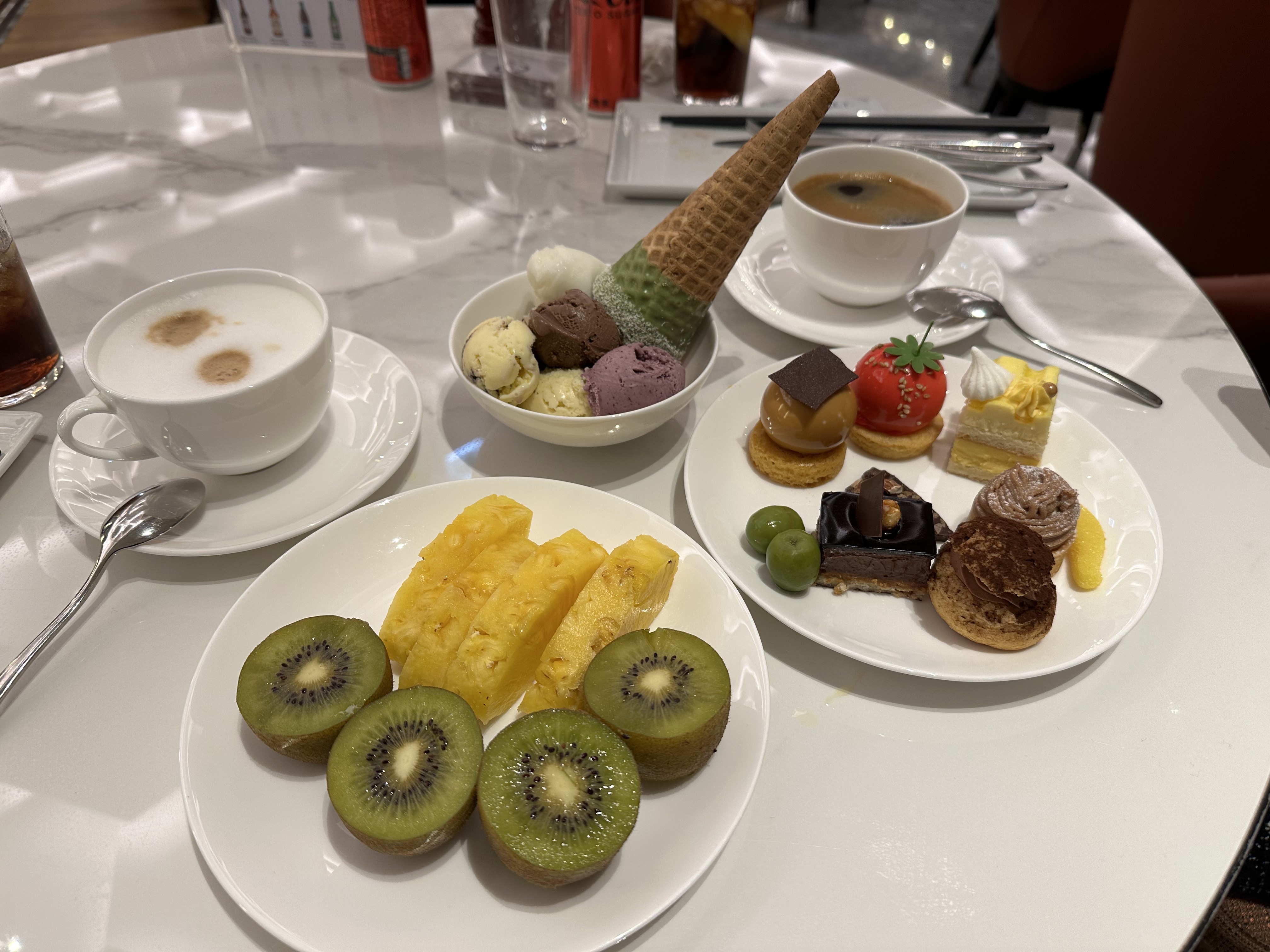 가성비대비 먹을게 많아요! 디저트 섹션이 다양해서 아이들이 즐기기에 좋아요 - 제주 맛집 제주 드림타워 그랜드 키친