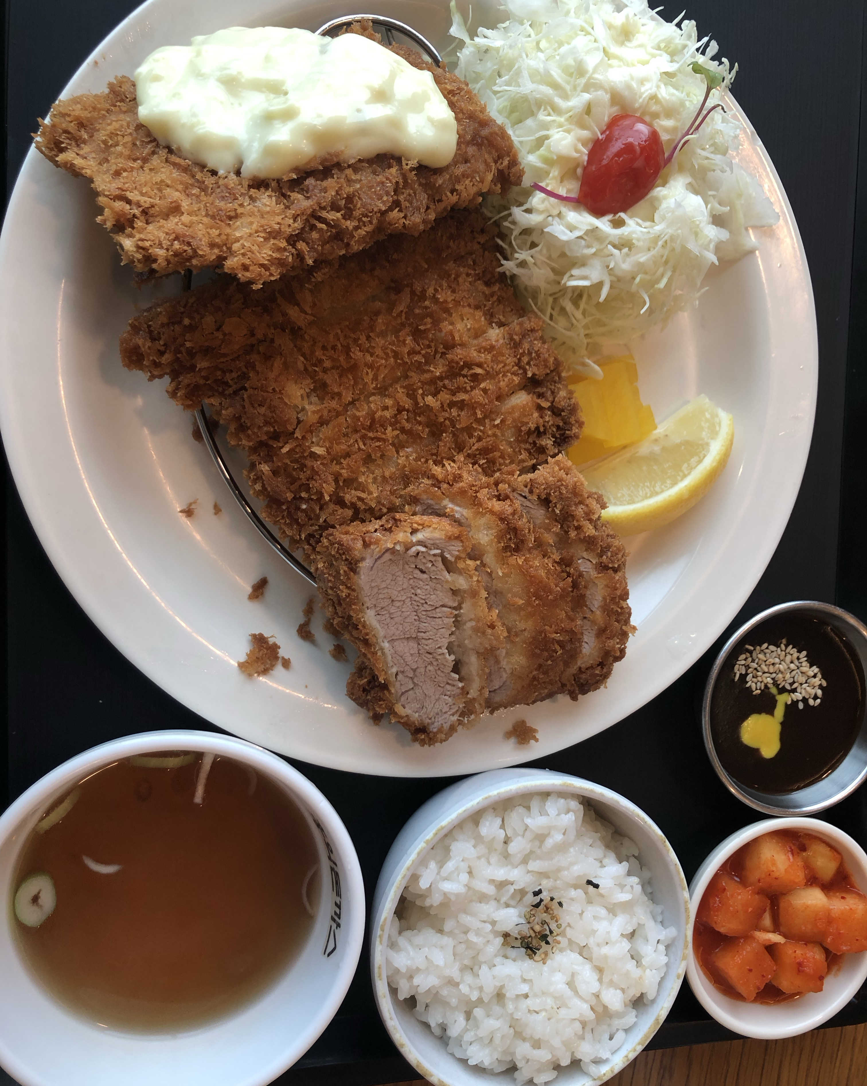 맛있어요! 양도 많네요!! 직원분들도 친절하세요!! - 제주 아라동 맛집 홍익돈까스 제주아라점