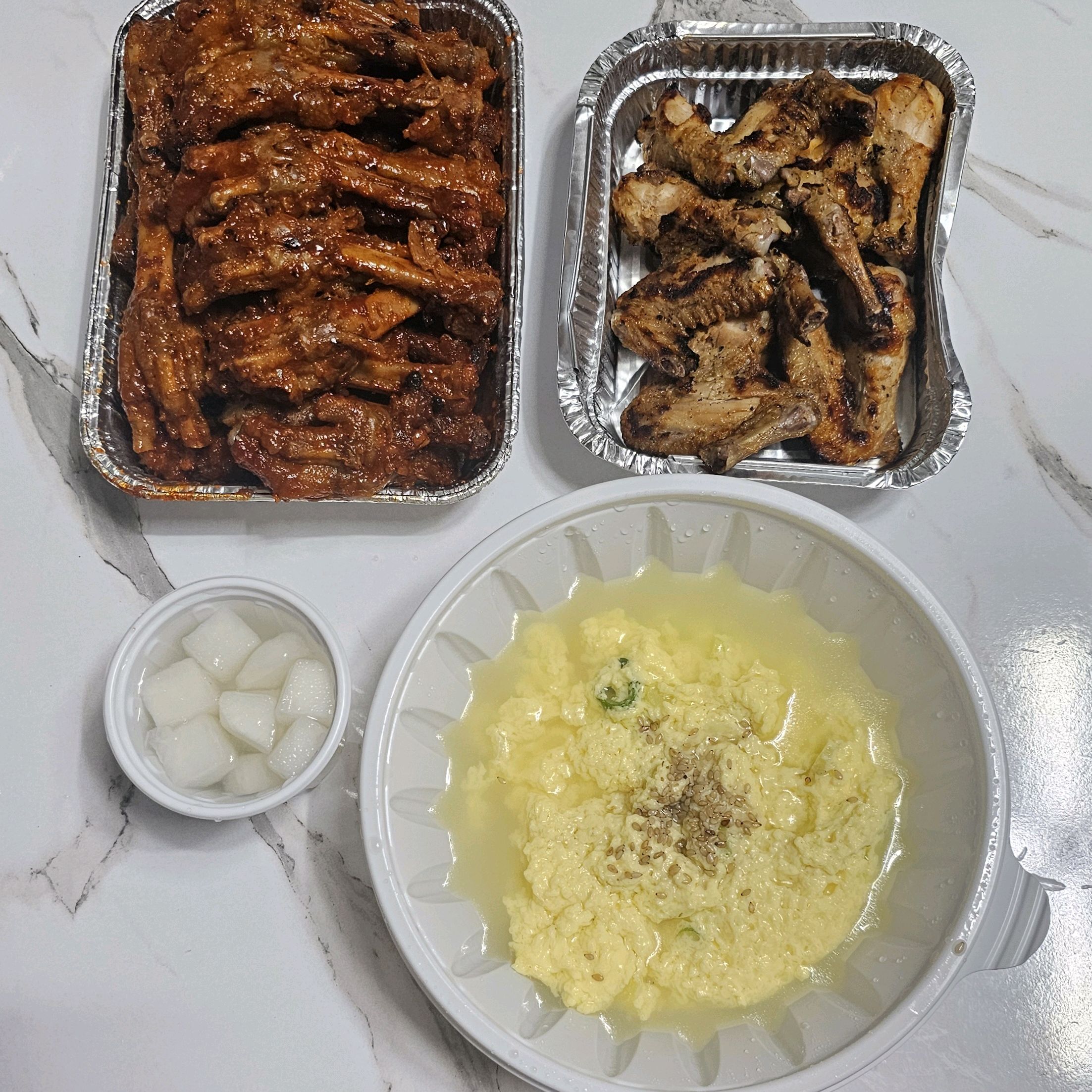 지인이 맛있다고해서 처음가봤는데 양이 많고 맛있더라구요. 생각보다 닭발이 조금 매웠지만 계
