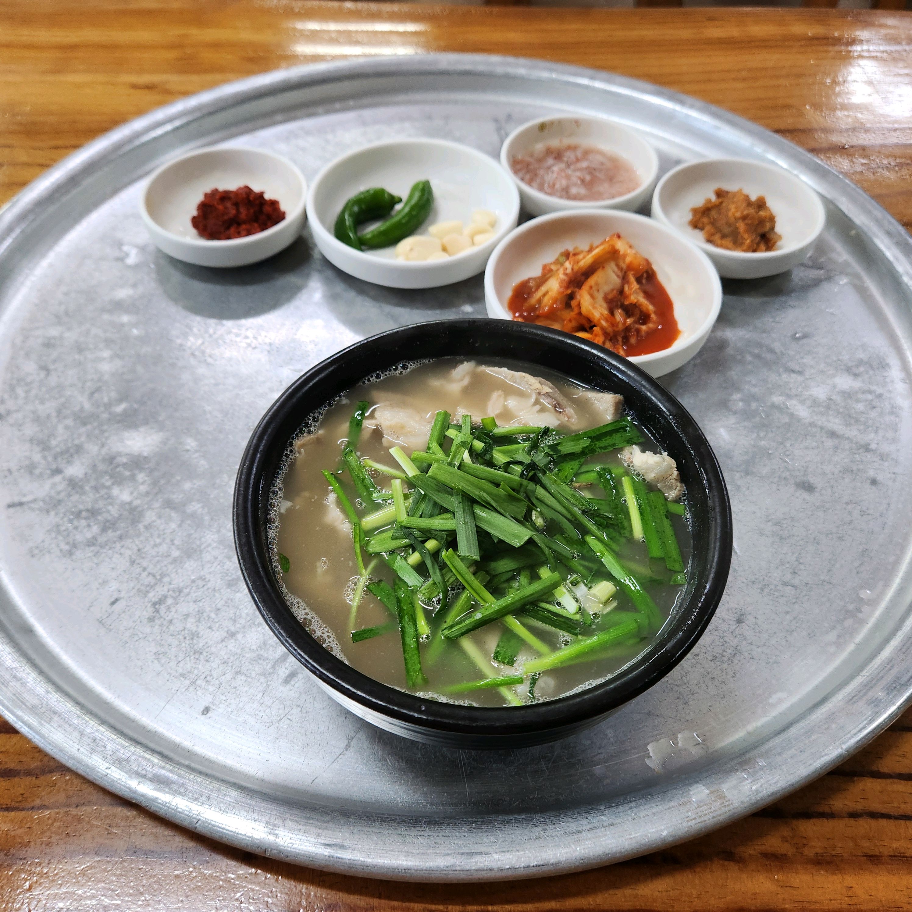 혼밥하기 좋고 맛도 좋다고해서 송정해수욕장 도착하자마자 찾아간 곳이예요. 밥이 말아져서 나
