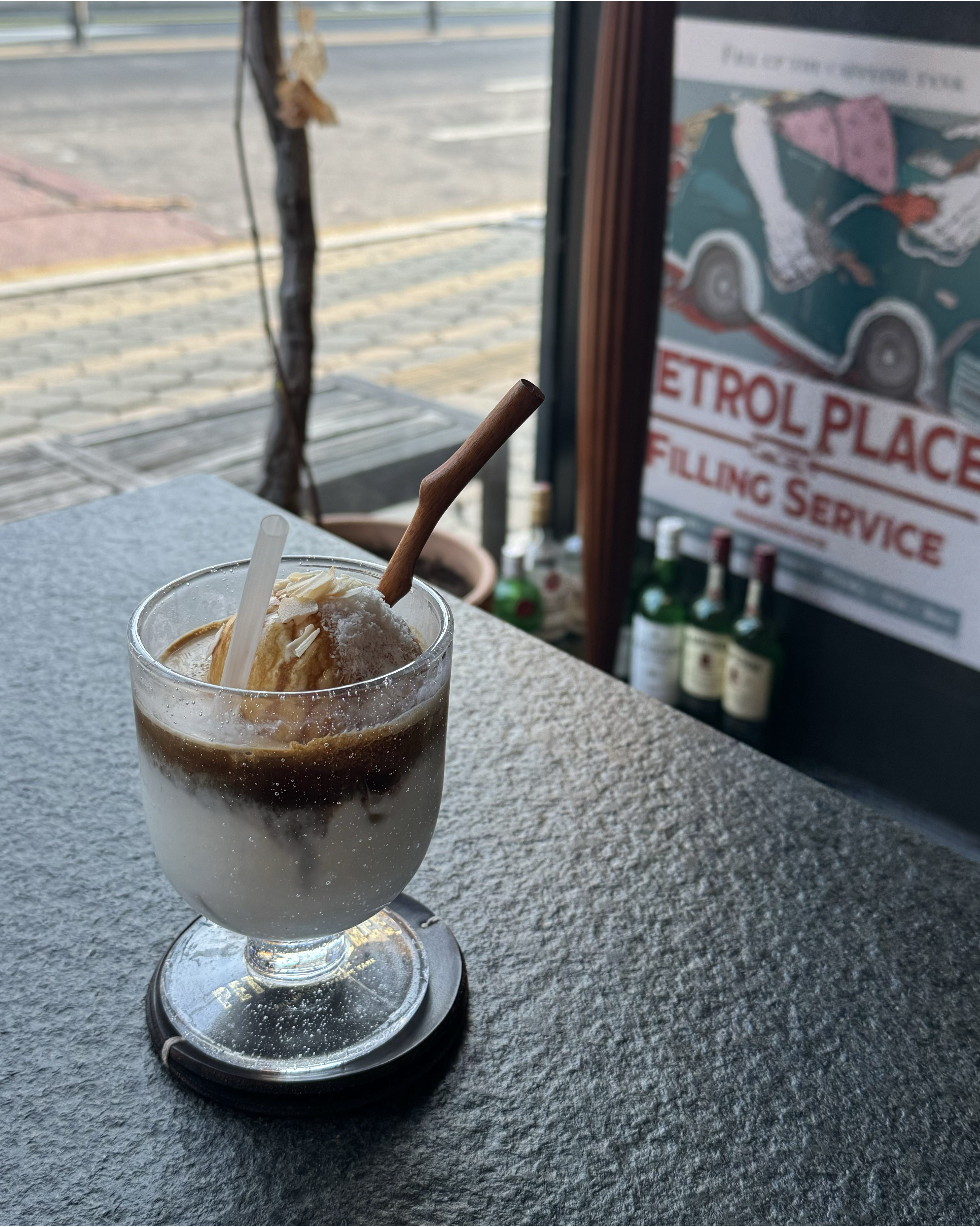 커피는 라떼만 마시는데, 시그니처 궁금해서 마셔보았어요! 코코넛밀크 달달함이랑 아이스크림조