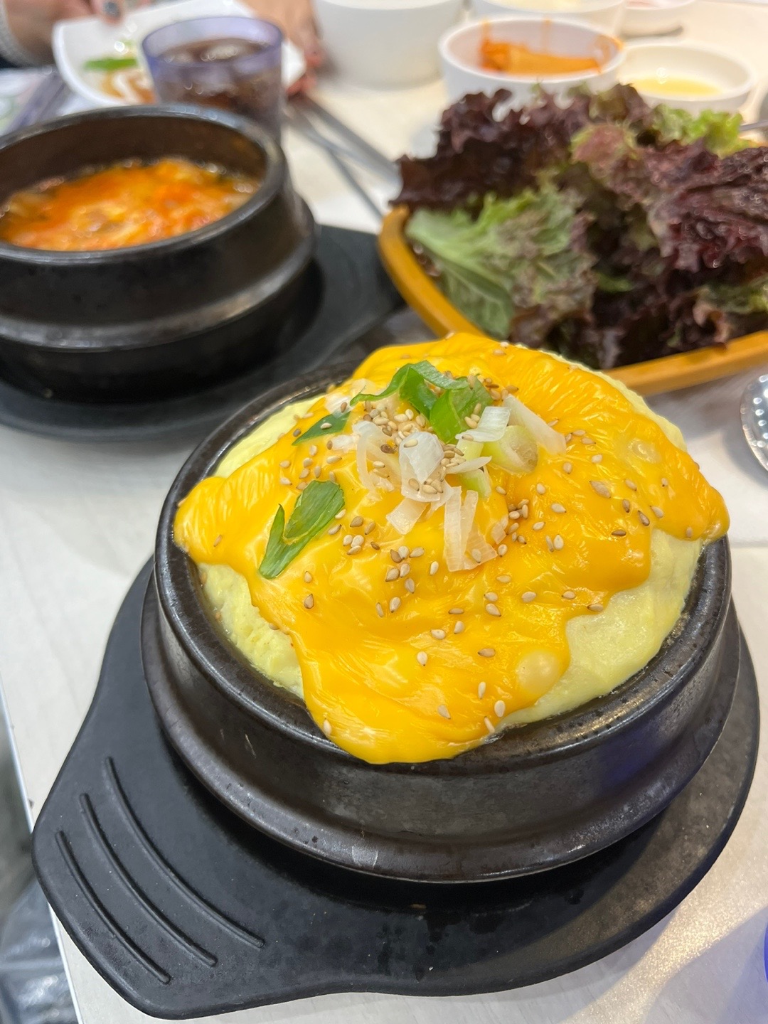제가 가본 명륜진사갈비 중에 직원분들이 제일 친절하신 거 같아요 ☺️ 고기도 맛있고 다양한