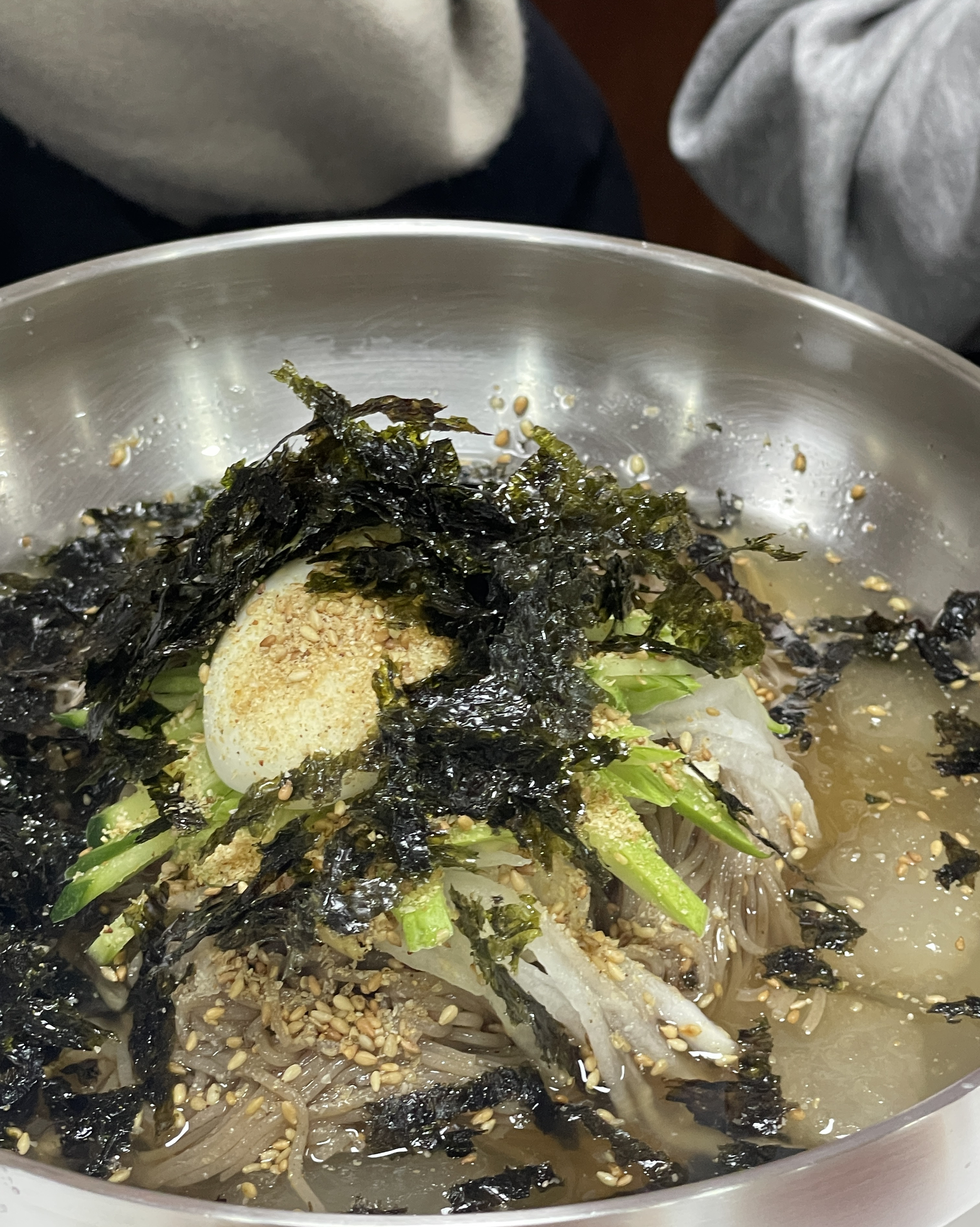 강원도에서 먹어줘야하는 막국수 ㅜㅜ 속초에 찐 맛집 인정이에요 👍👍👍 양도 많고 !!! 특