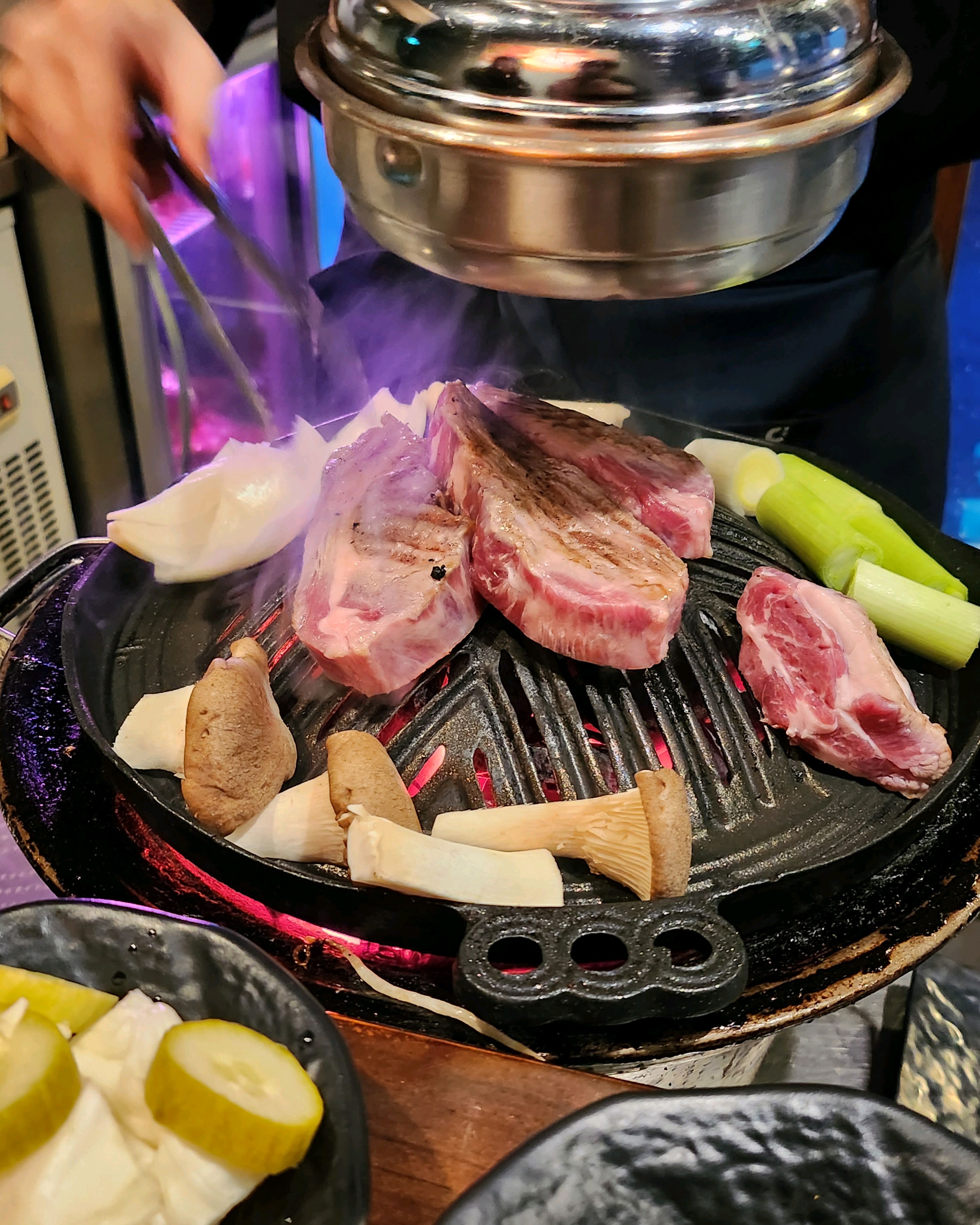 양등심으로 먹었어요! 직접 구워주시고 매장도 깨끗하고 분위기도 좋아요 😁 양고기랑 야채