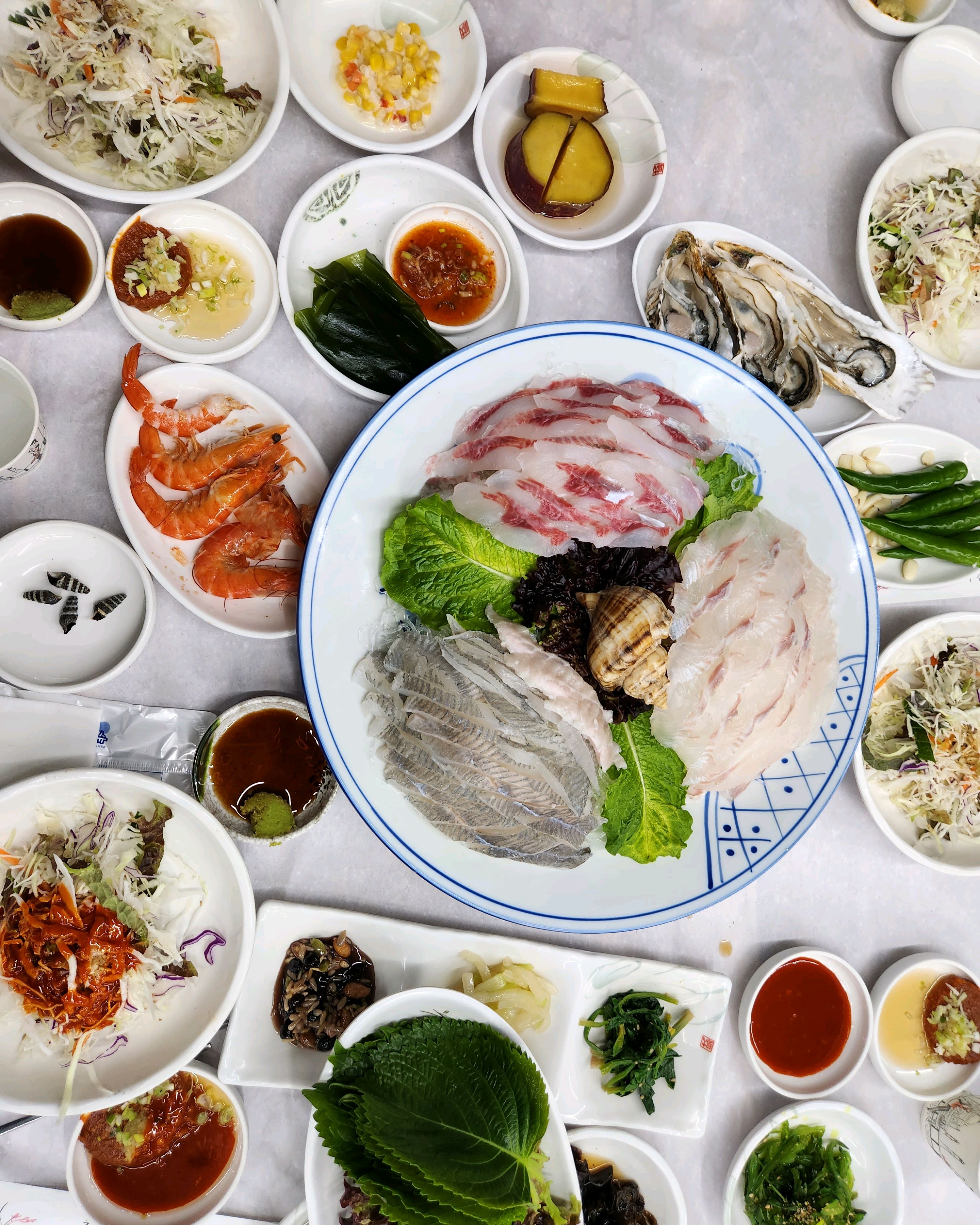 고구마튀김 맛집이에요 ㅋ 회도 신선하고 고급 횟집은 아니지만 나올거 다 나오는 그런 횟집이