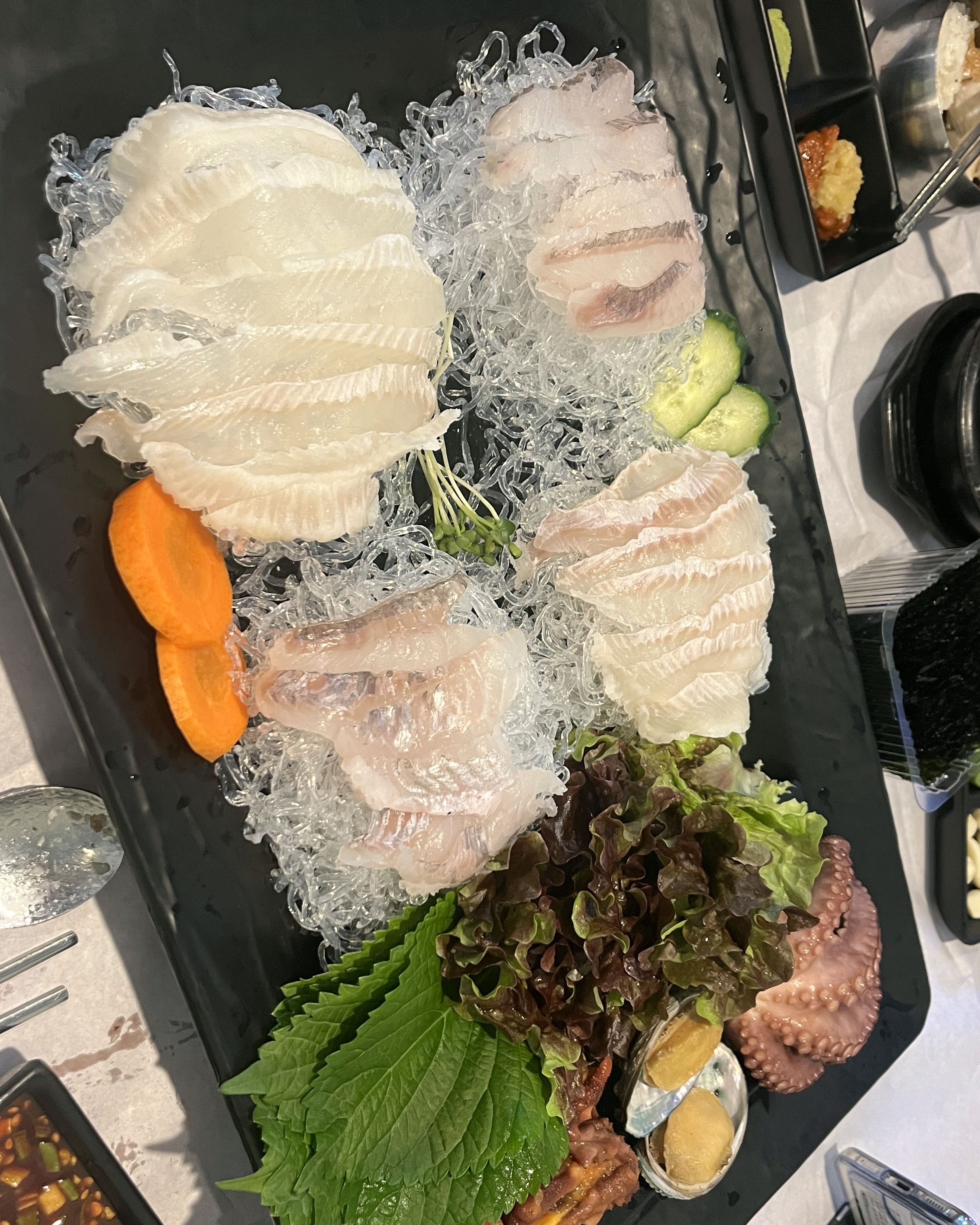 지나가다 들려봤는데 굉장히 맛있엇고 사장님이 너무친절했어요 ㅎㅎ한번쯤.꼭 들러보시면 좋으실
