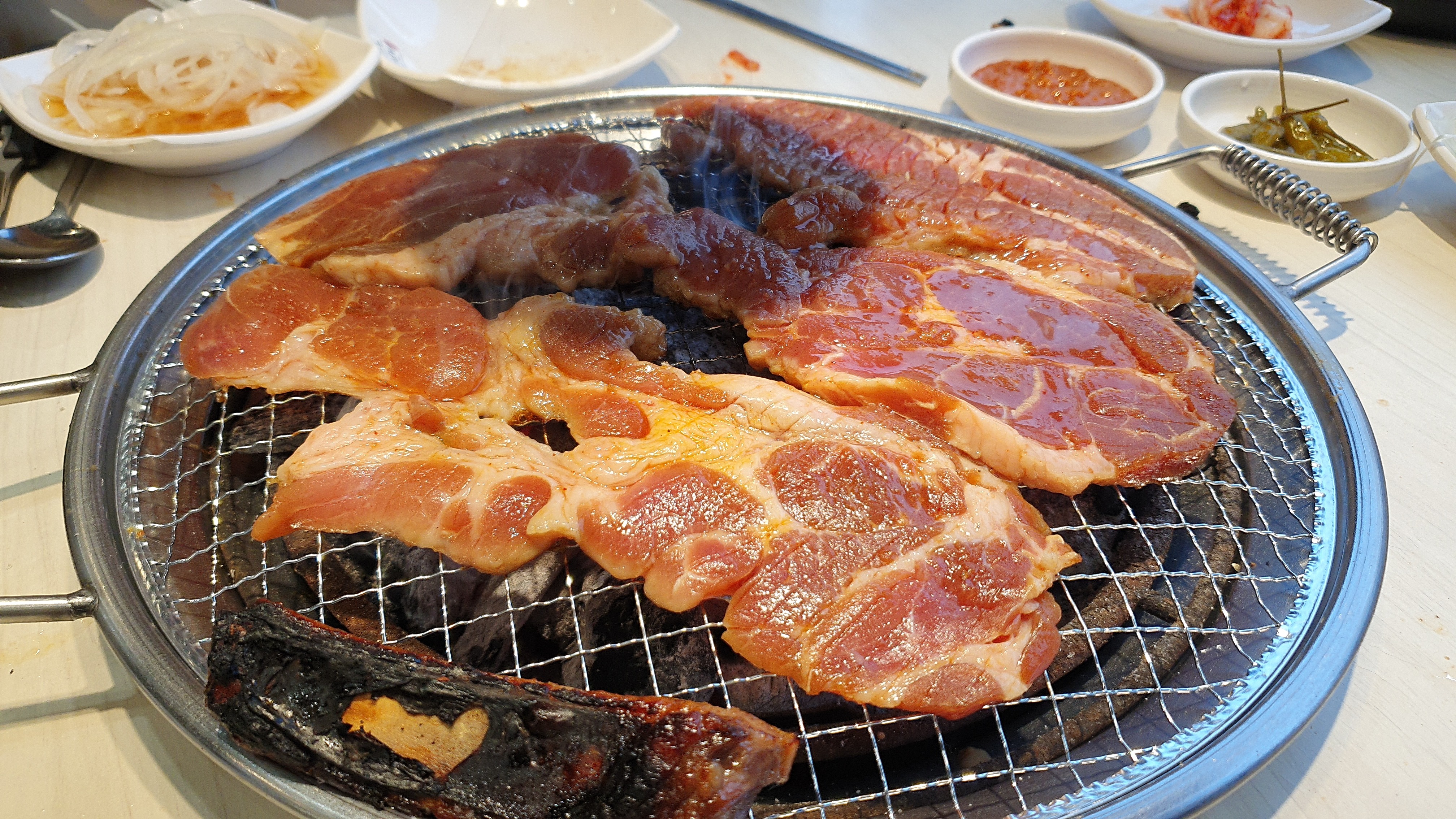 쾌적하고 직원분들 친절하세요. - 광주 신현동 맛집 명륜진사갈비 광주신현점
