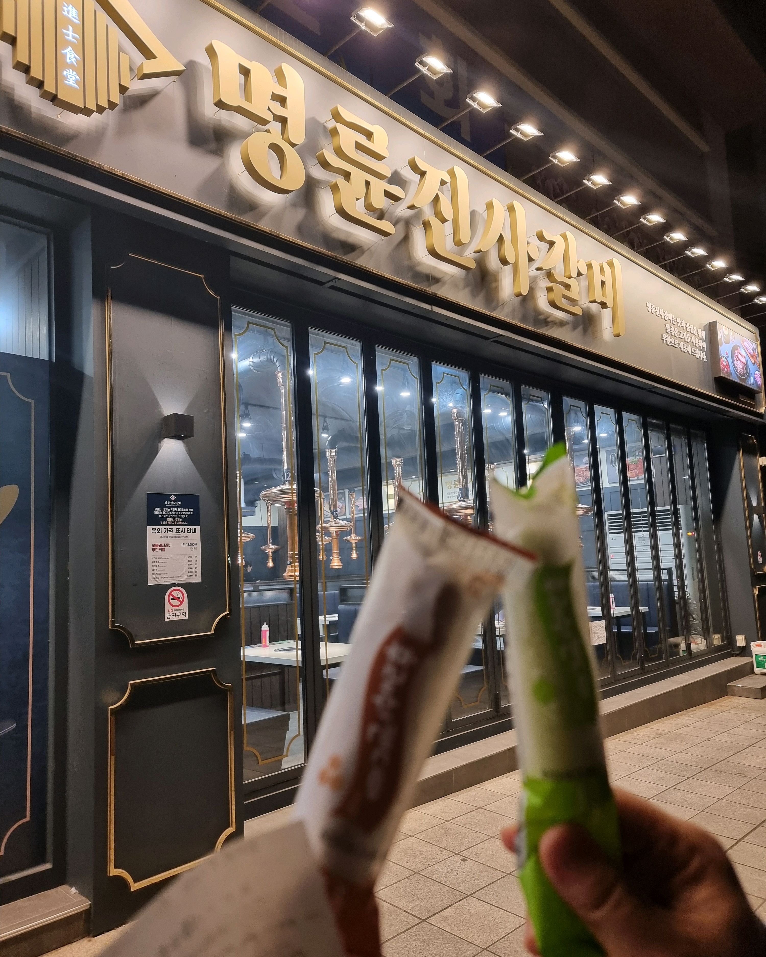 고기사진을 못찍어서 아쉬운데 돼지갈비랑 삼겹살이 엄청 맛있어요~ 돼지갈비 양념 맛있고 갈비