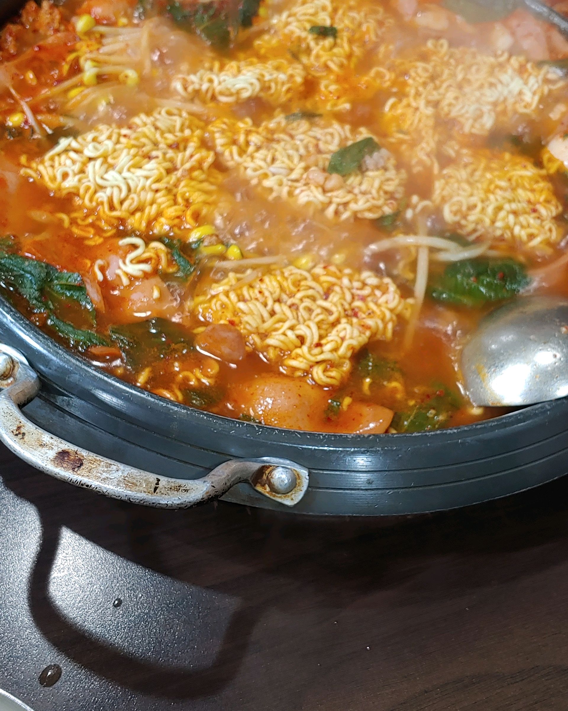 종각역 전통 전골집 28년전통의정부부대찌개