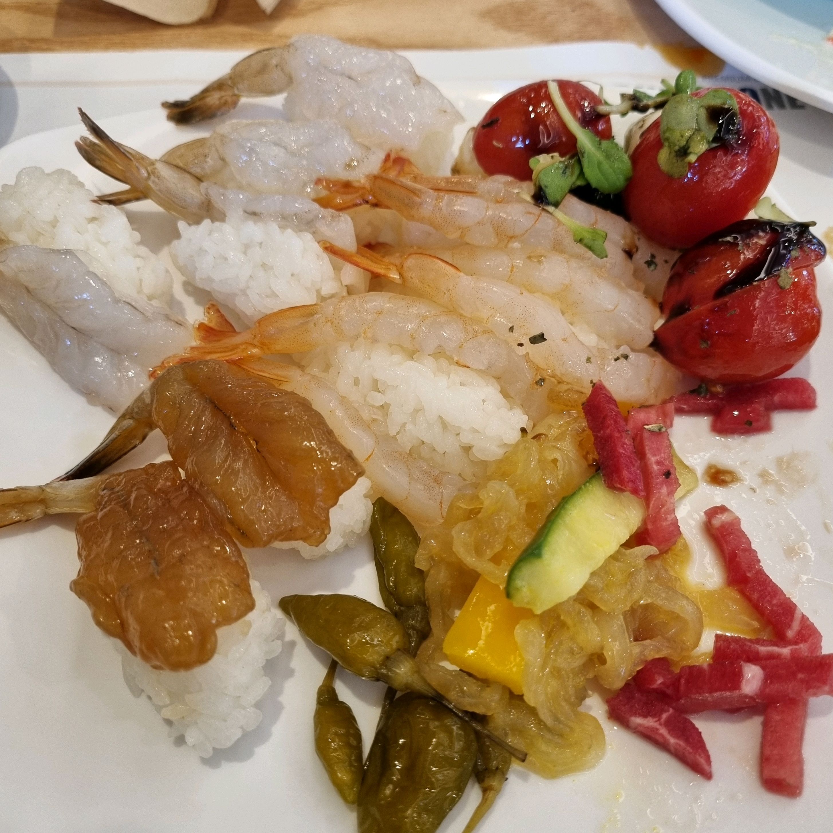새우초밥..최고ㅎㅎ 가격이 쬐끔 있는편이지만.. 여러가지 다양해져서 좋아요. - 제천 맛집 다이닝원 제천점