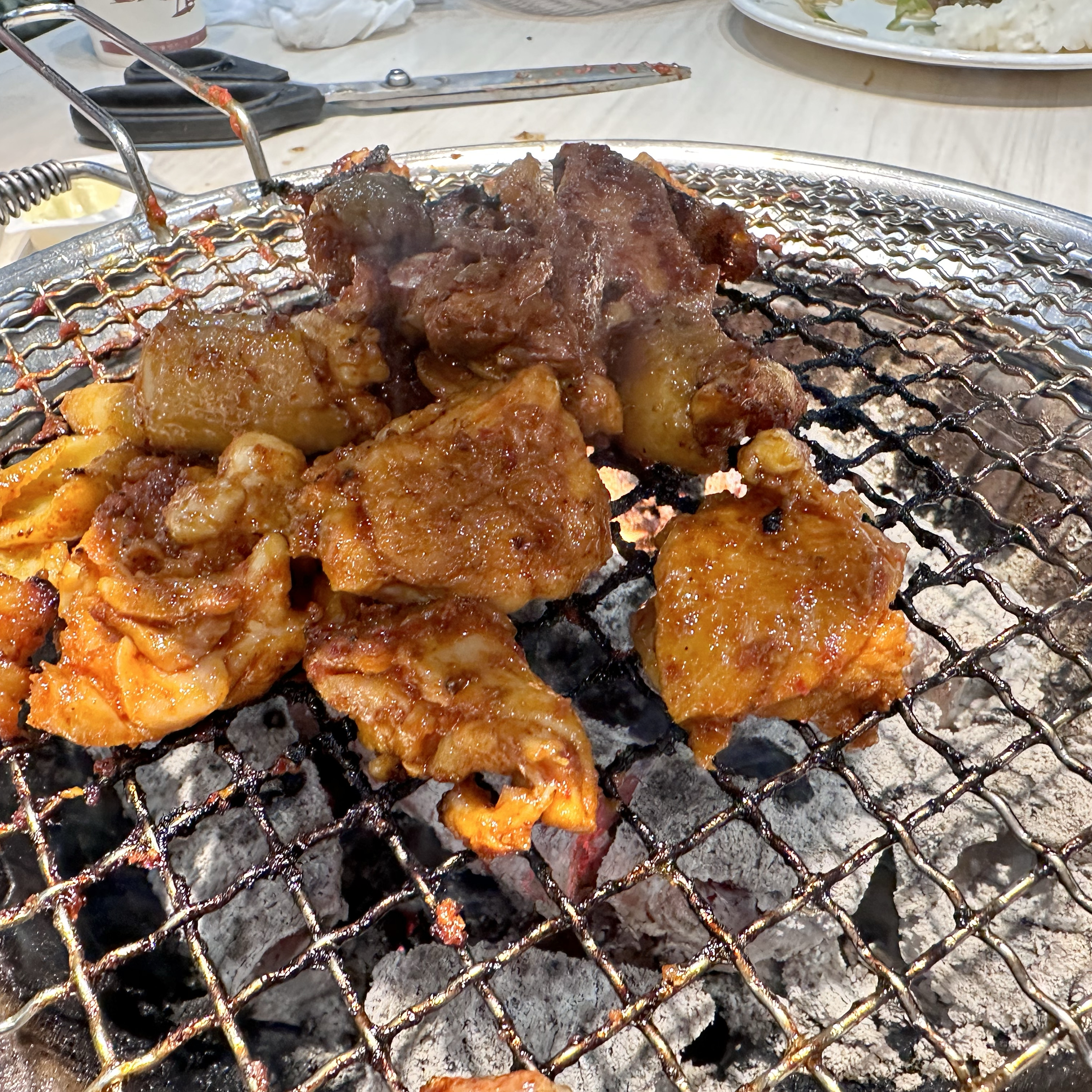 닭갈비는 처음구워먹어보는데. 오잉? 이걸 왜이제구워먹어봣을까ㅎ ㅎ 맛잇어요ㅎ - 도래울 맛집 명륜진사갈비 고양도래울점