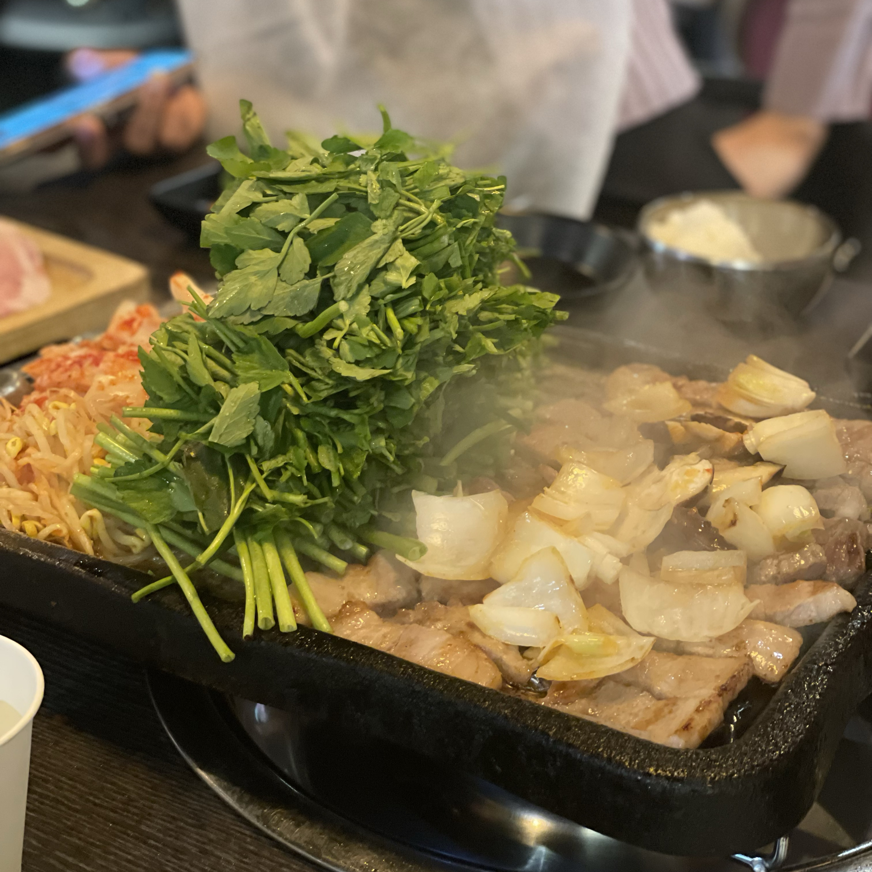 김치가 맛있는 집이 찐 삼겹살 맛집 - 여의도 맛집 여의도 스마일삼겹 본점