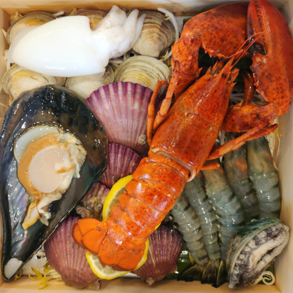 부산에 이런 곳도 있었네요! 3단 편백찜으로 먹었는데 랍스터부터 해산물 가득해서 편백향도