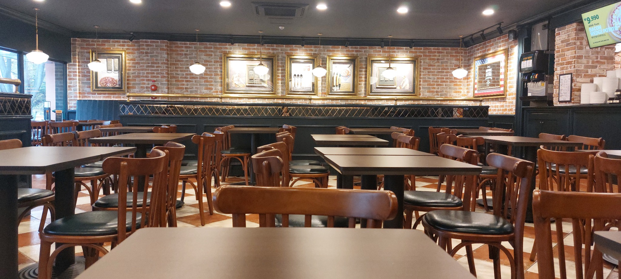 파스타 토핑ㅇ을 곰돌이처럼 해서 주셨어요. 소스가 많은데 짠맛이 크지않아 너무 맛있었어요.