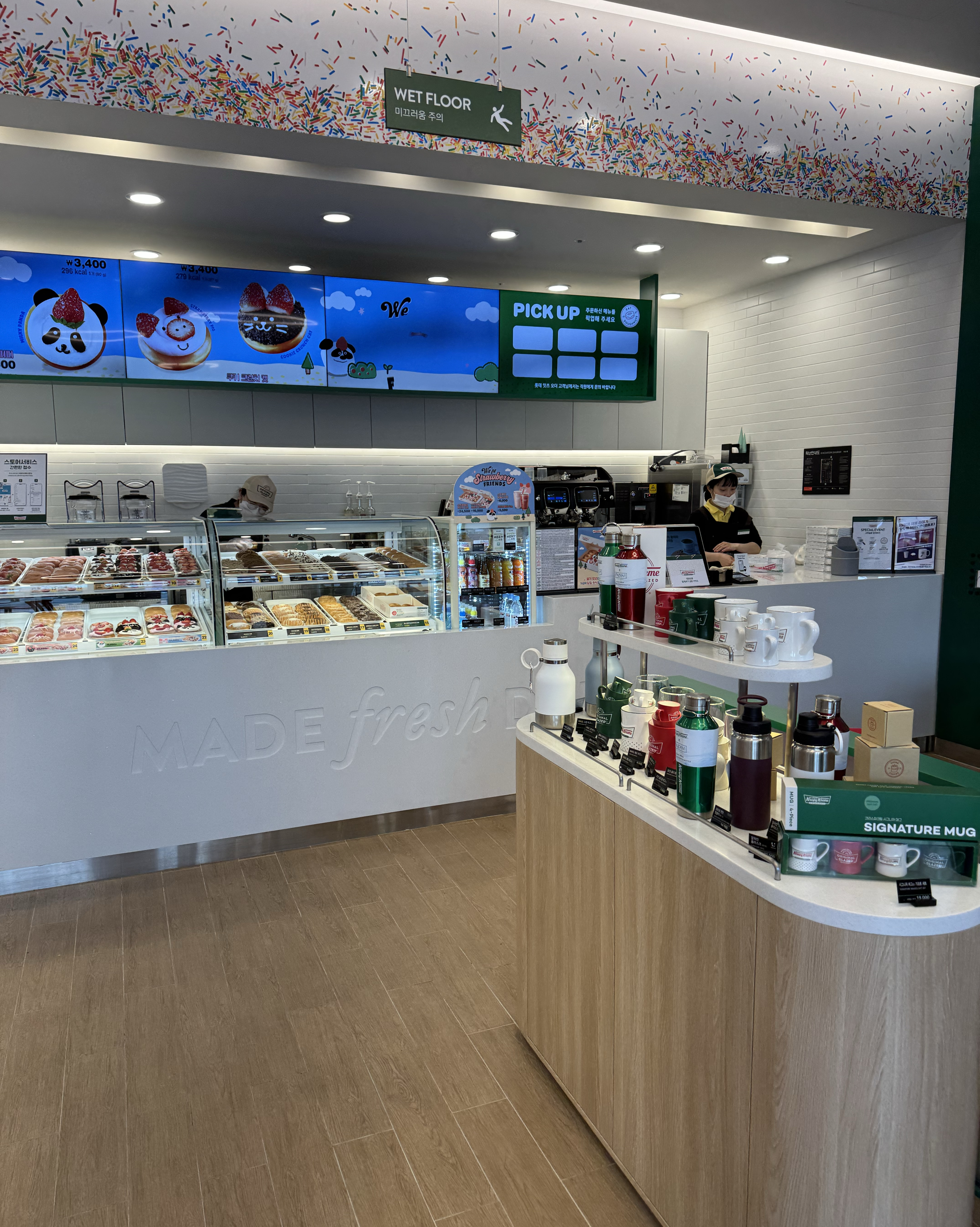 매달 1,3주 수요일은 기본도넛 1+1이네요!! - 불당동 맛집 크리스피크림도넛 천안불당점