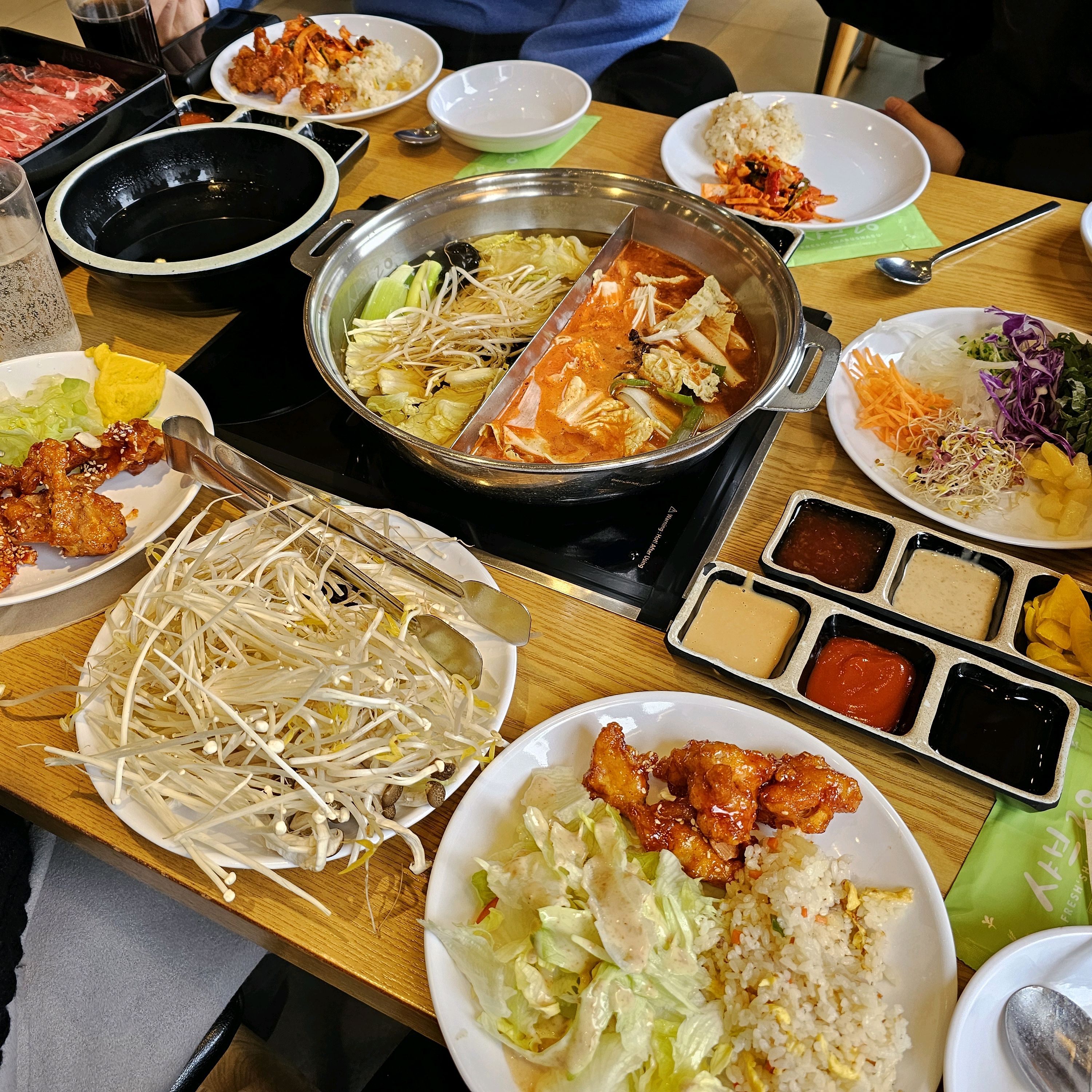 왜 오픈런 하는 집인지 가보고 알았네요. 평소 샤브샤브 좋아하는데요. 육수나 채소는 어디든