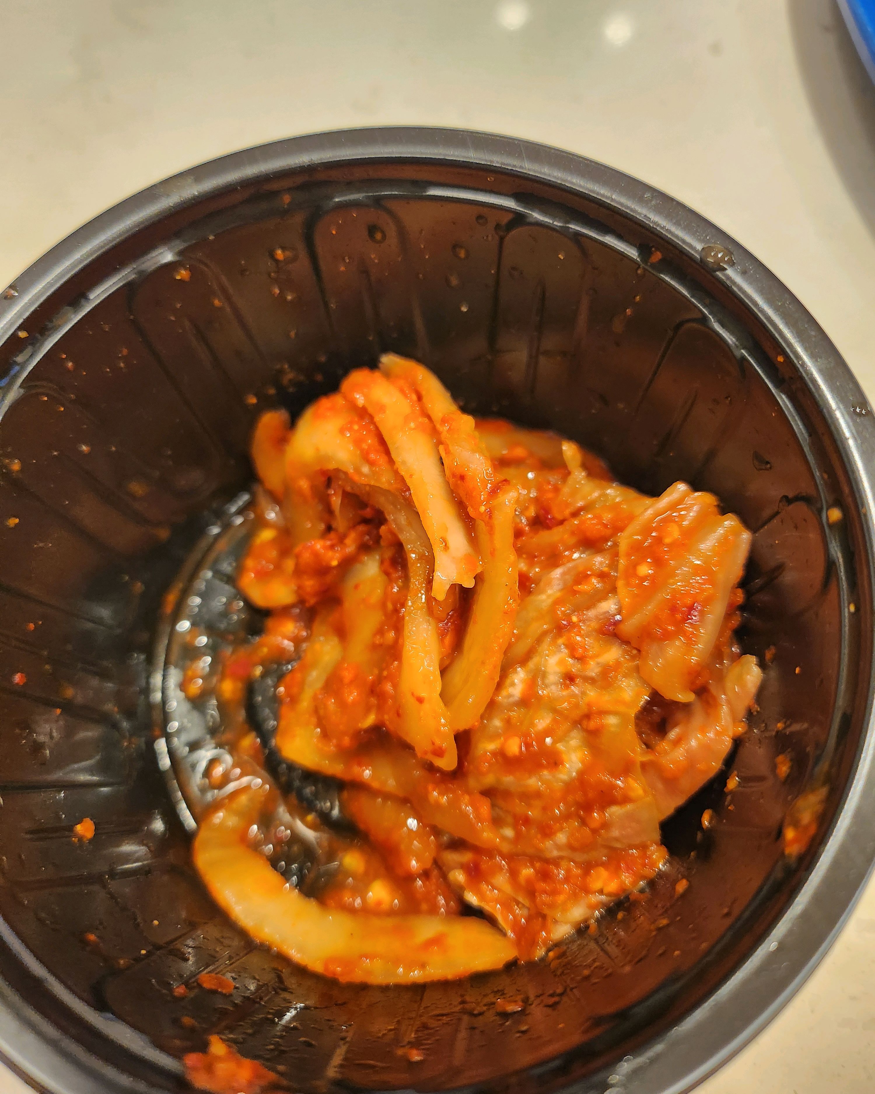 하... 저렇게 돈받고(천원)주는 김치양.. 100원이면 될듯.. 한젓가락에 천원이다