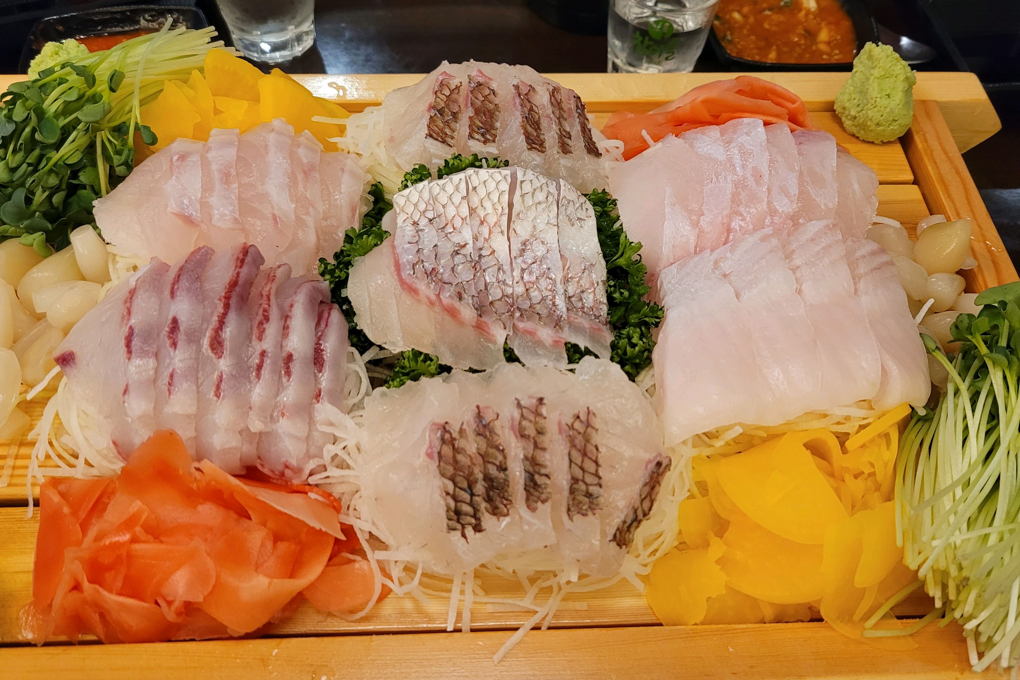 회가 너무 싱싱하고 맛나요~~ 리필회도 처음이랑 같이 좋은걸로 내어주십니다! - 상암 맛집 물고기자리 상암점