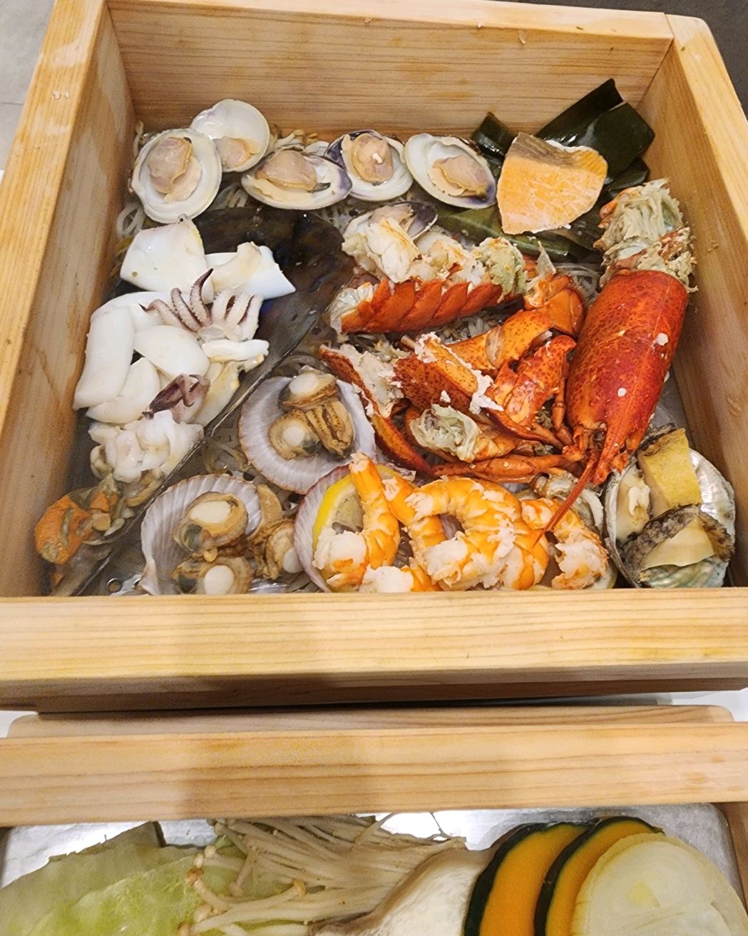 편백찜 좋아해서 지인들 데리고 모임장소로 정해서 갔는데 제가 먹어본 편백찜 중에서 가장 고