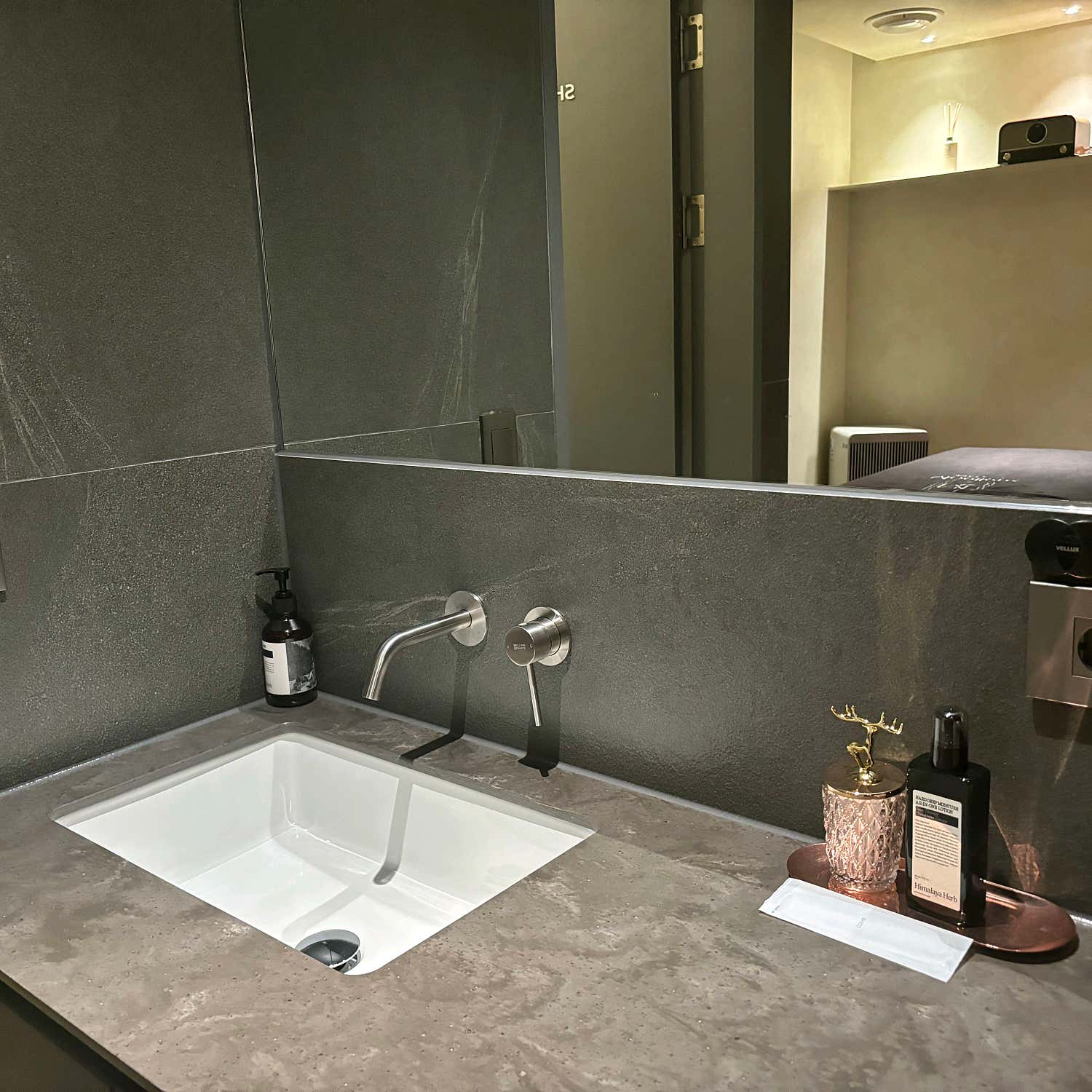 모엘르 (신사역) 매장 사진 10