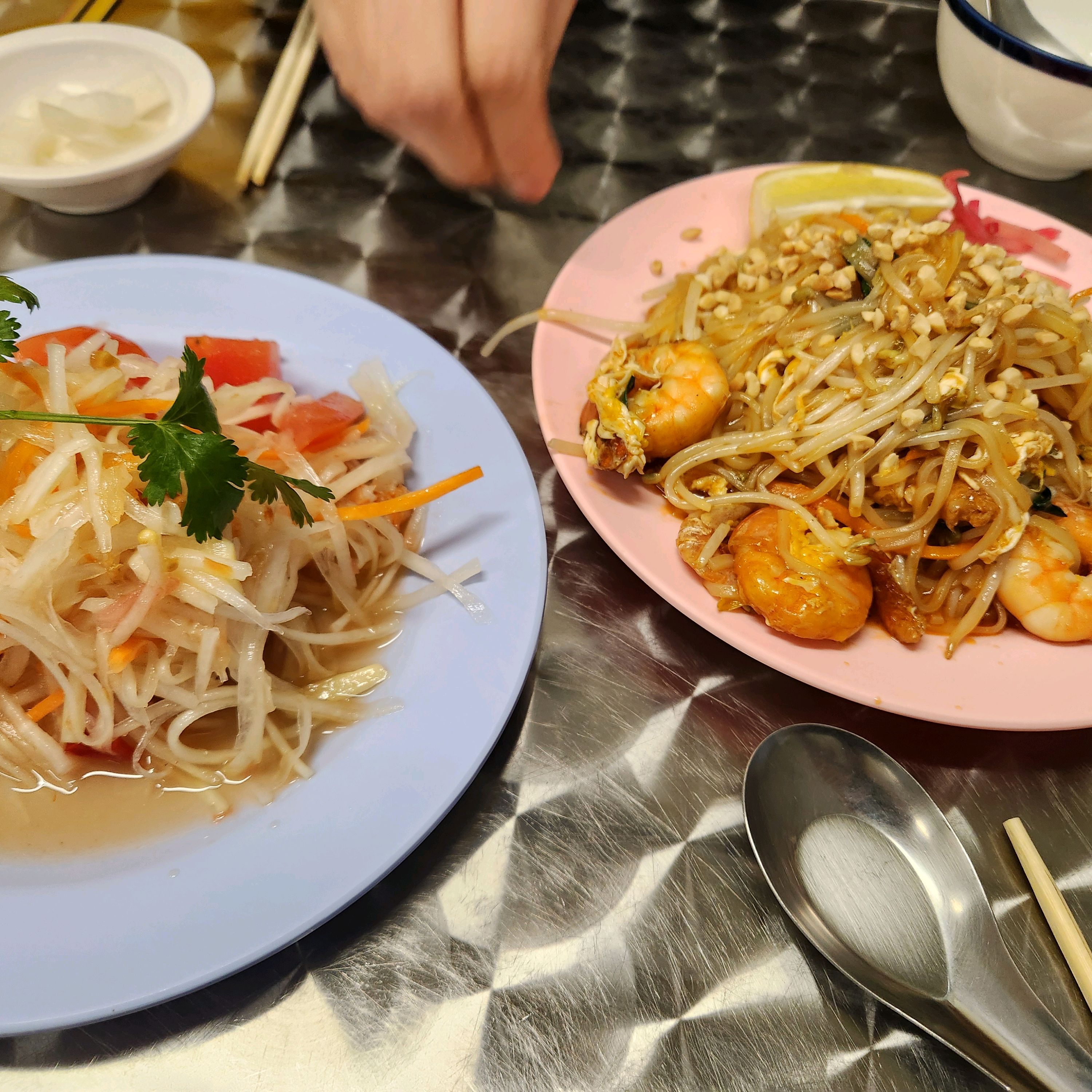 음식도 깔끔하고 맛있어요 쏨땀 처음먹어보는데 - 천호동 맛집 펟펟