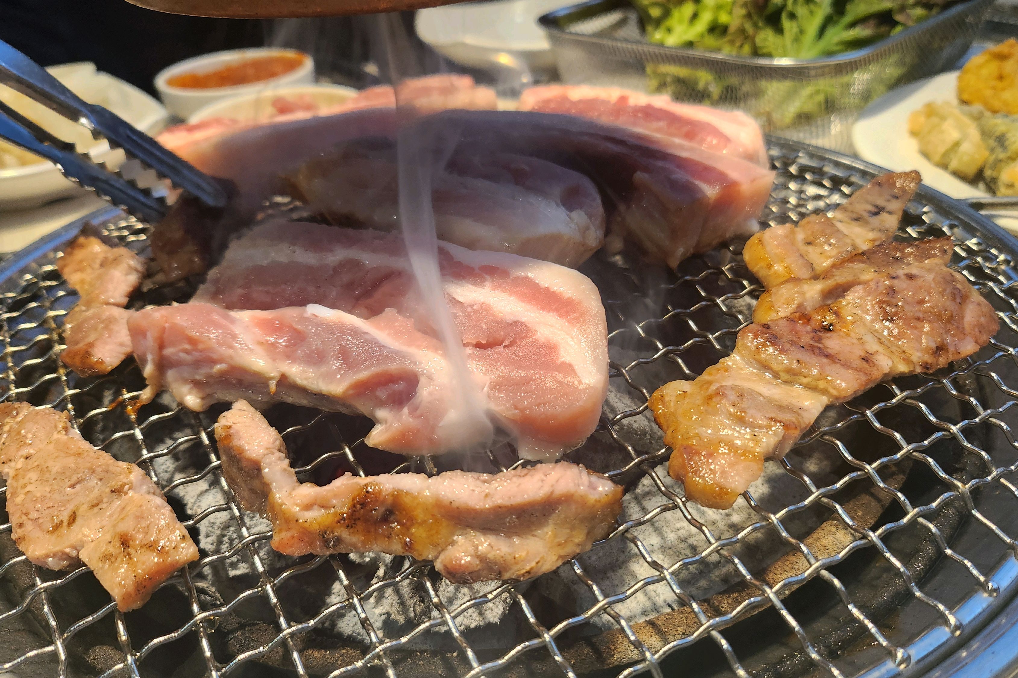 깔끔하게 정돈되어 있어 먹기 좋았어요. 고기도 좋고, 배 터지게 먹었습니다! - 석관동 맛집 명륜진사갈비 서울석관점