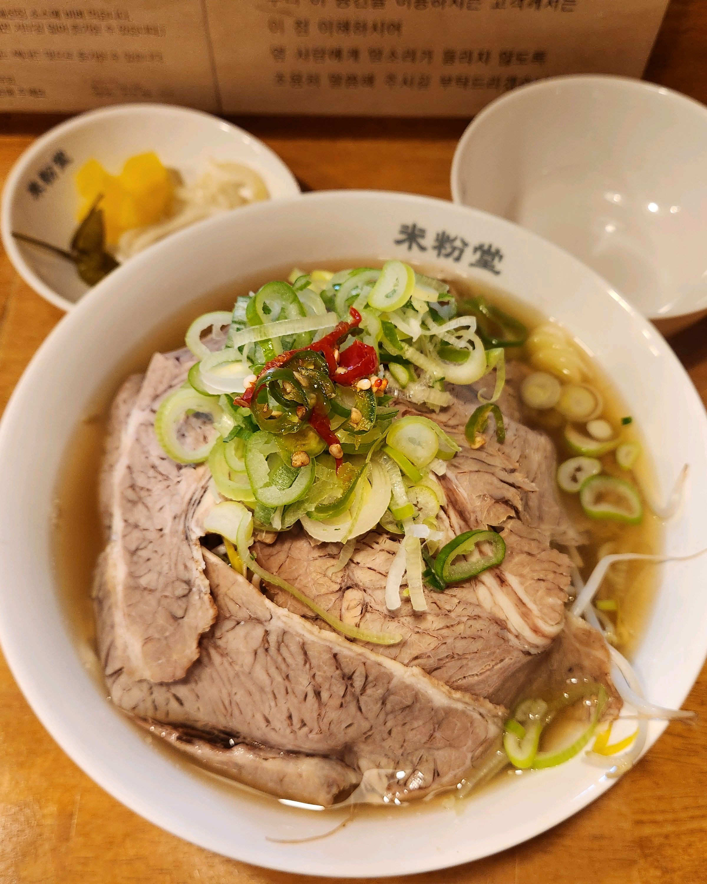 면은 얇아서 제스타일은 아니었지만 세가지 소스를 번갈아가면서 먹으니 넘 맛있었어요~ 친절하