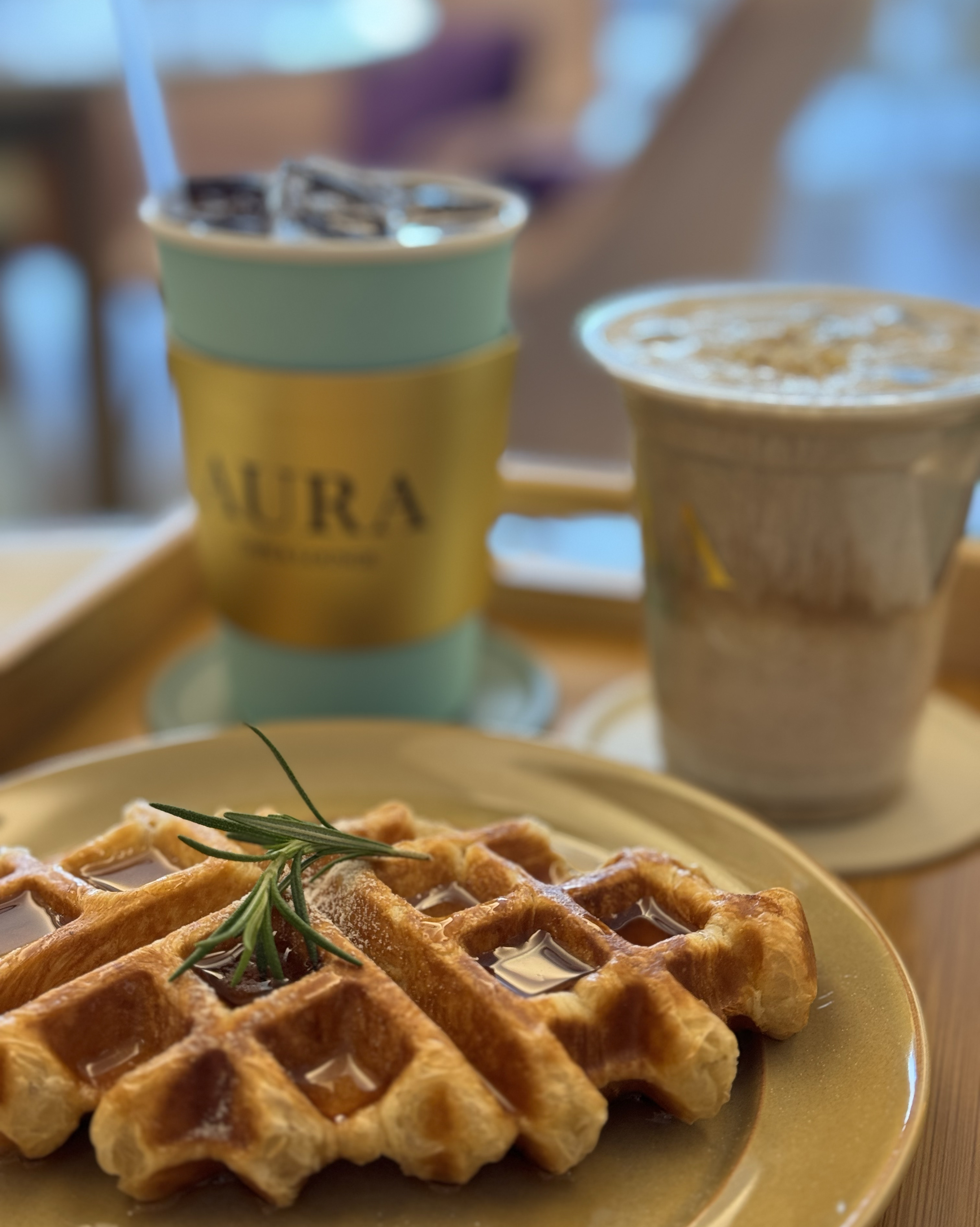 주차도 가능하고 호텔 라운지와 같이 이용하시기 좋을듯. - 경포대 맛집 AURA Cafe&Lounge