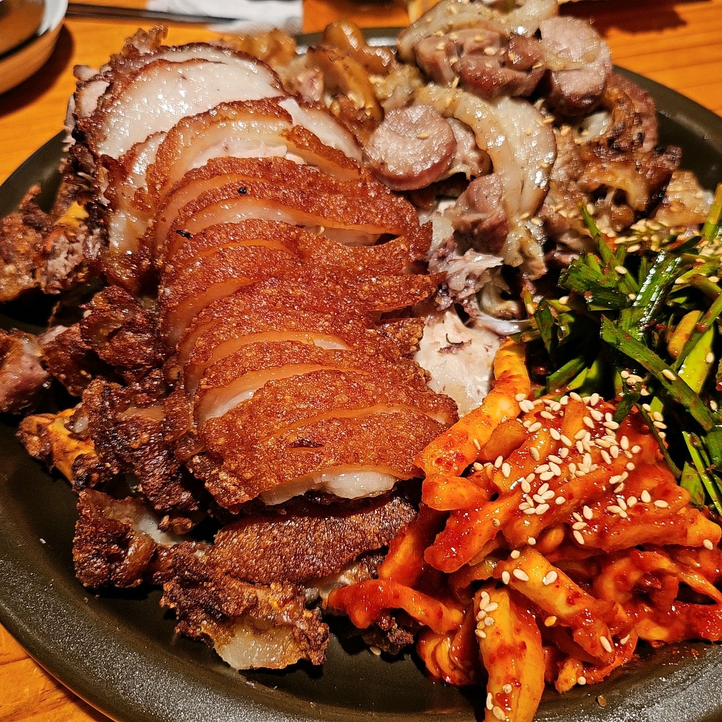 오픈전에 미리 가서 다행히 바로 자리 잡고 먹었는데 웨이팅은 필수인거 같아요. 후라이드와