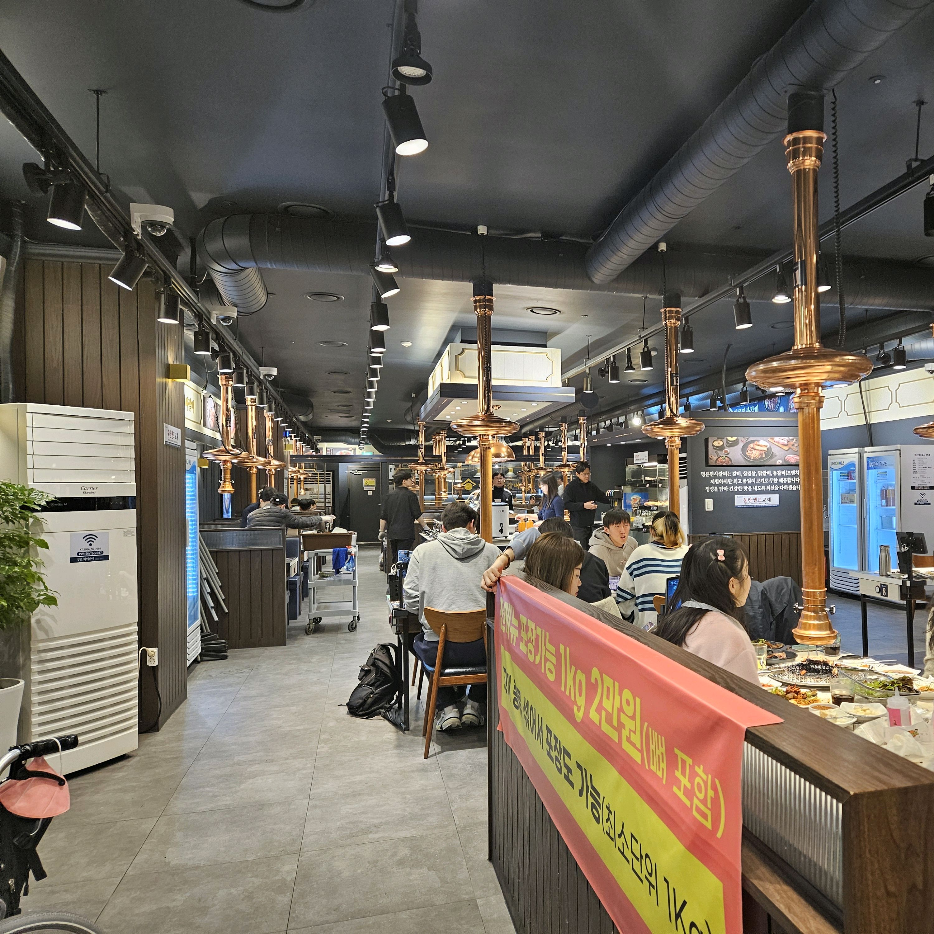 엄마가 몸이 불편해 휠체어를 이용하는데 - 영통역 맛집 명륜진사갈비 수원영통역점