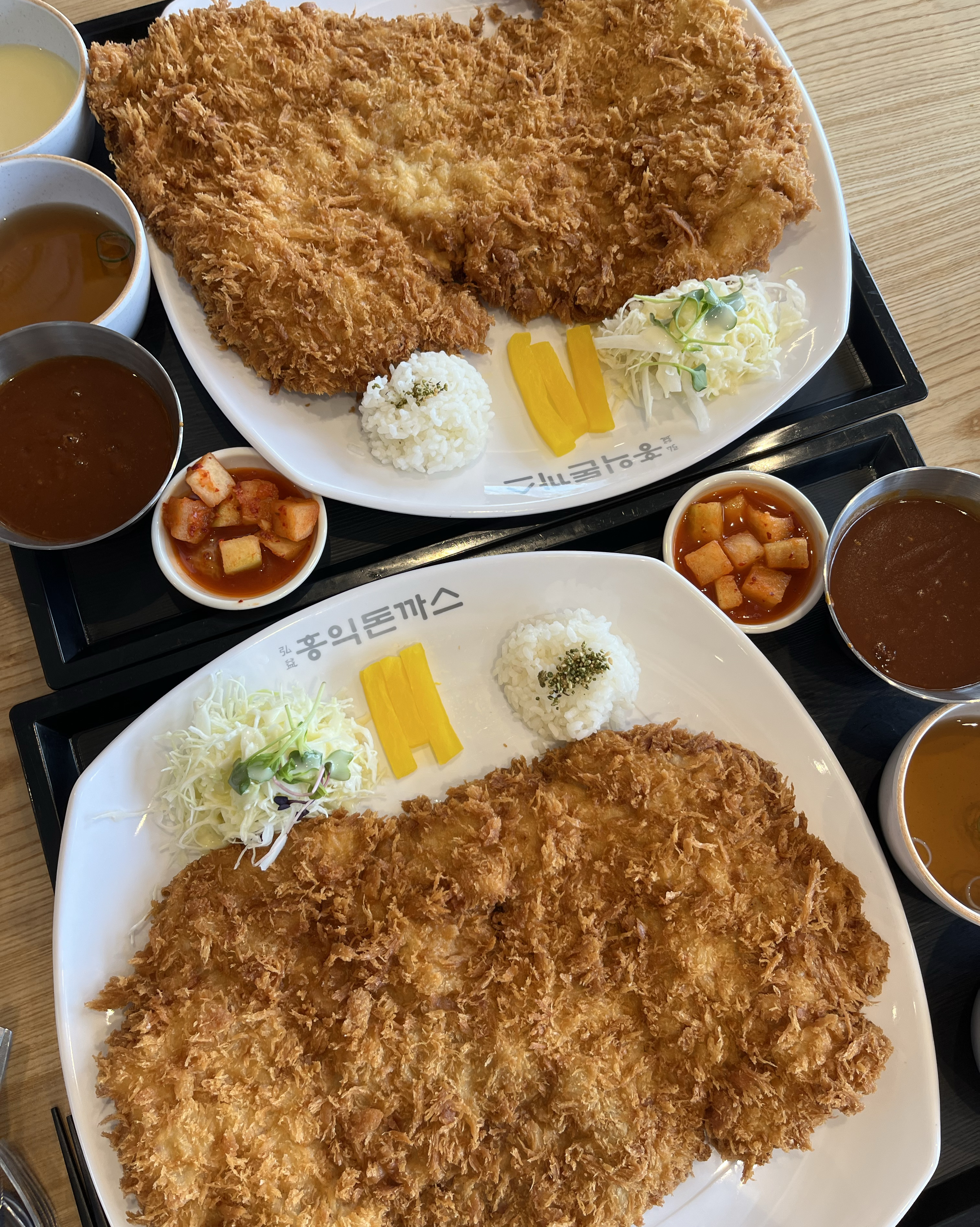 예전에 춘천에서 한번먹고 홍천에 생겨서 두번째 먹은건데 양 많고 돈까스 맛있네요 다음엔 다