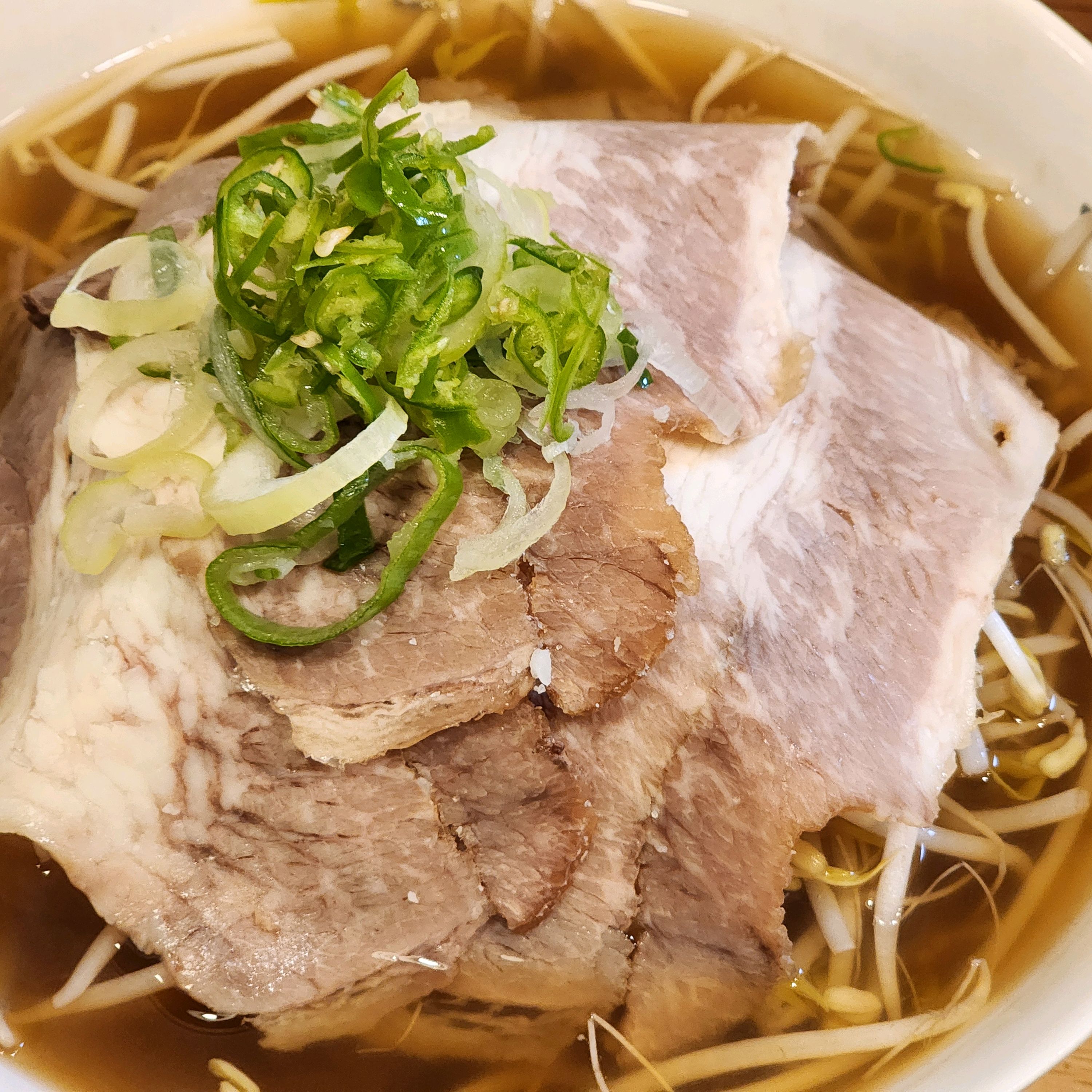 음식이 깔끔하고 양도 많은데 맛까지 좋아요!! 아주 굿!! 다른 썰국수 먹어봐도 여기가 제