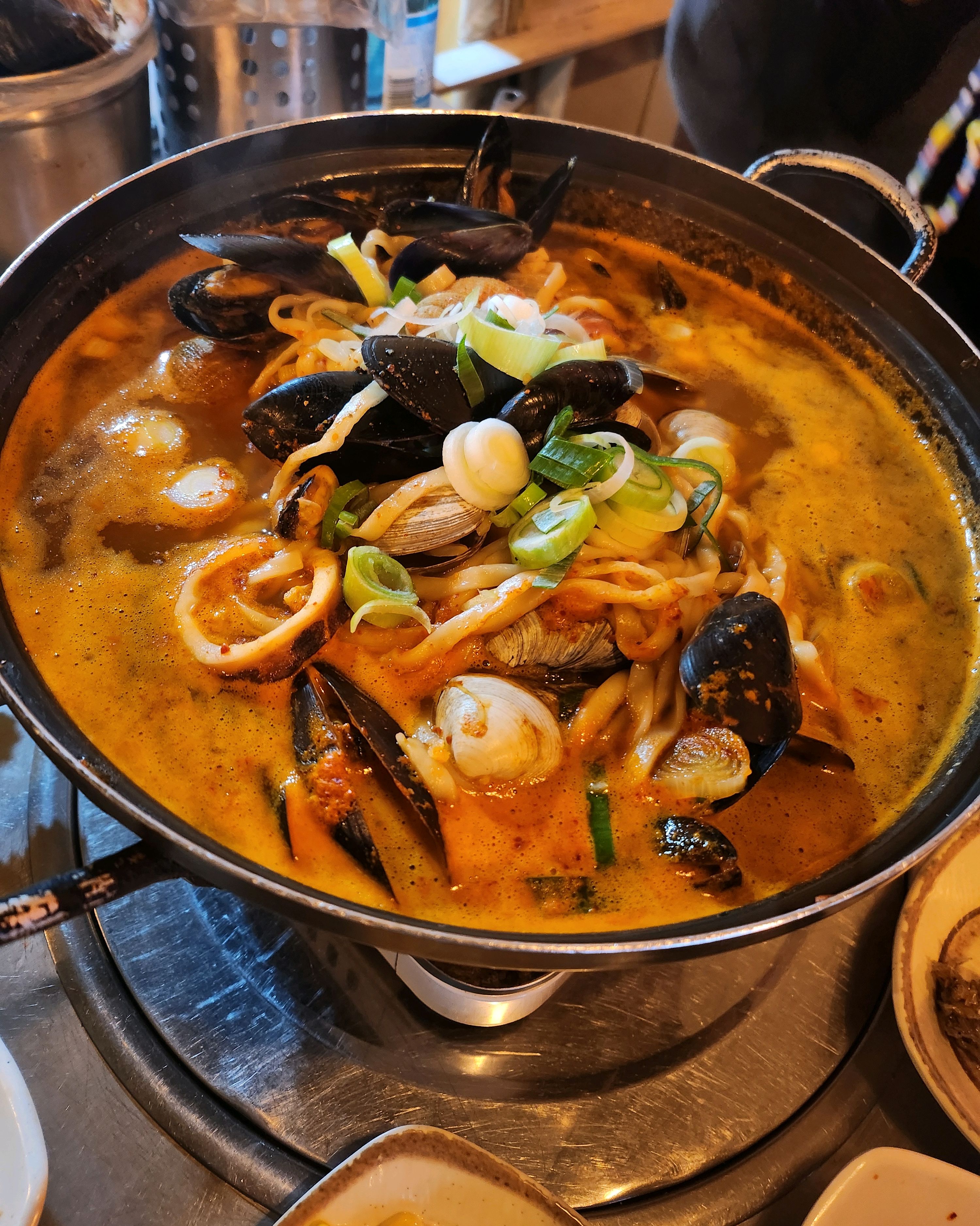  시청역 해물 칼국수 전문점 명동횟집