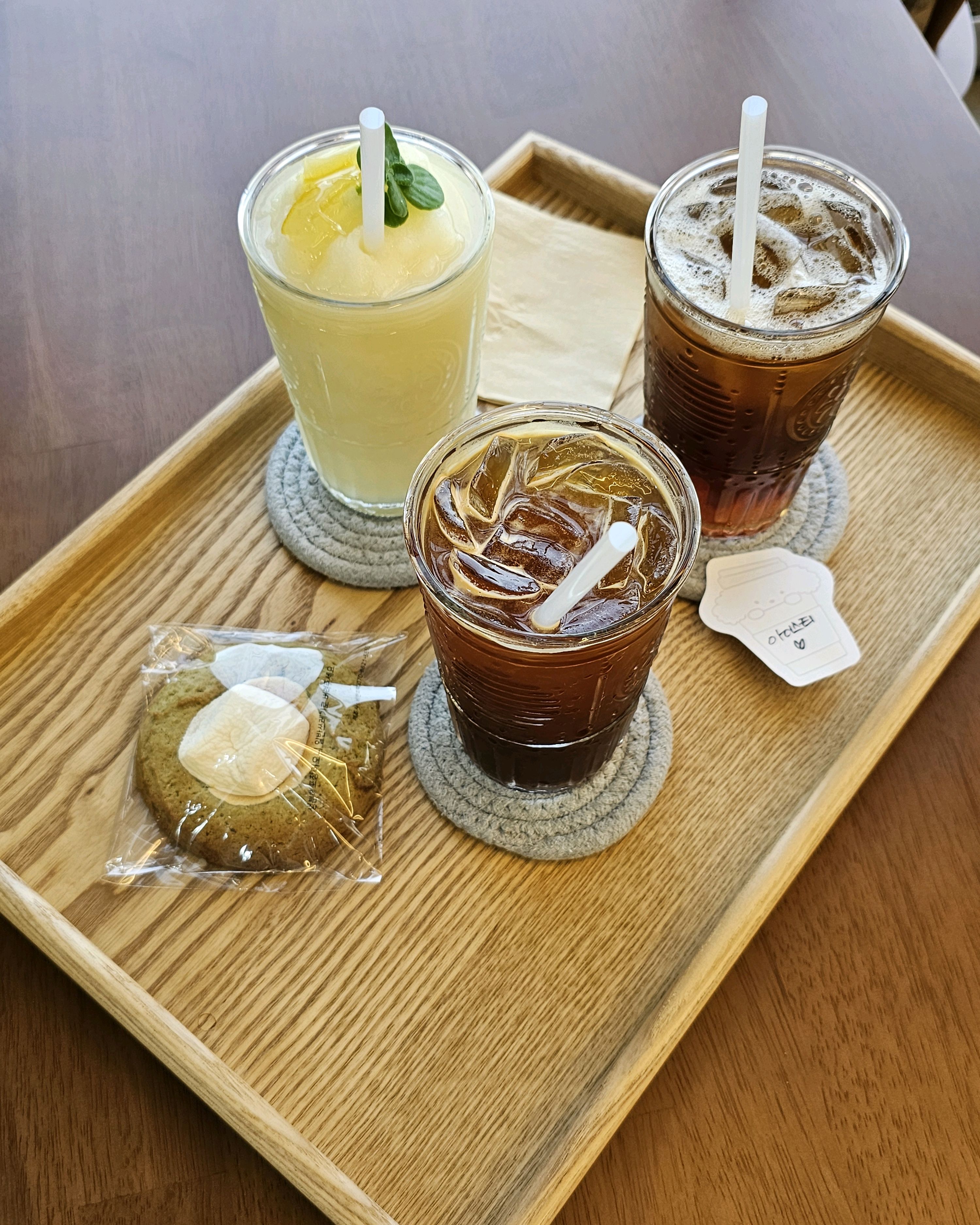 커피와 디저트 세트