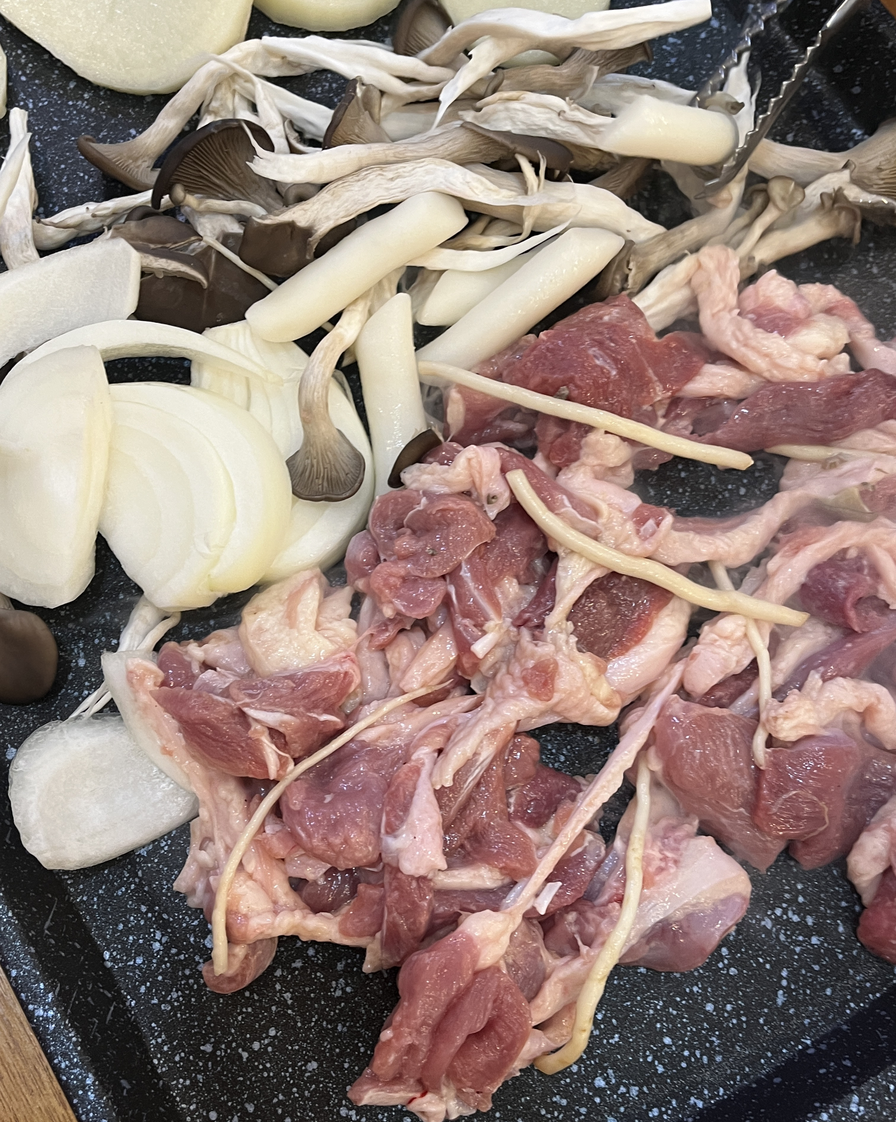 평소에 오리고기를 정말 좋아해서 생오리 주물럭집 이곳저곳 가봤는데 집근처에 이런 보물 같은