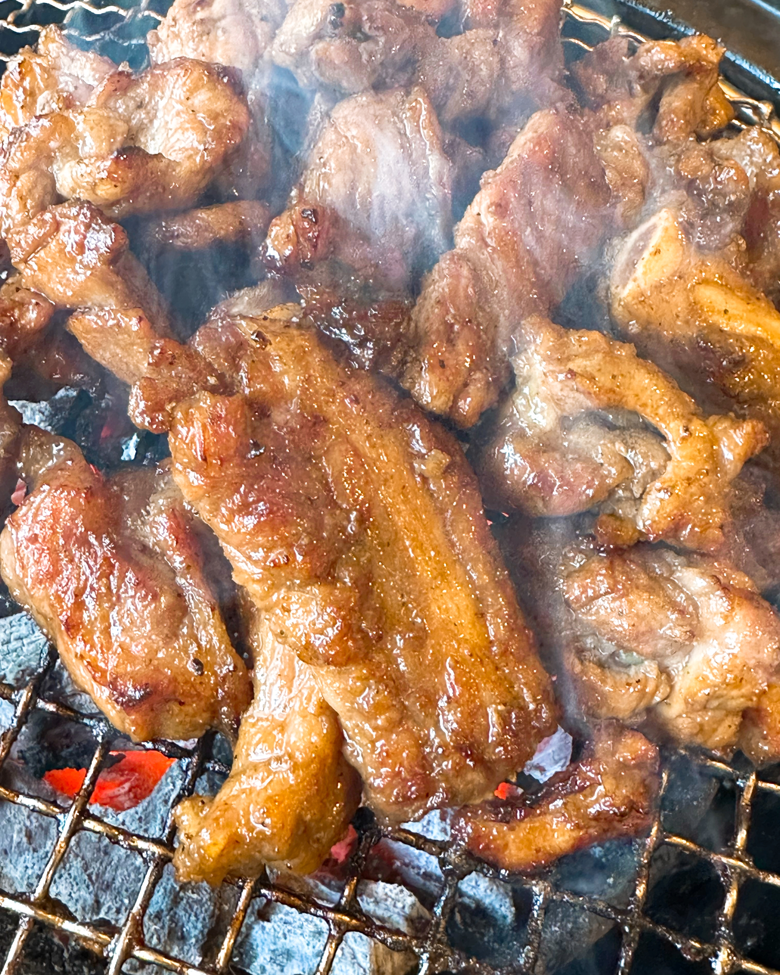 친절하시고 너무 맛있어요!! 저번에 삼겹살 먹었을 때도 맛있었는데 이번에 갈비도 맛있게 먹