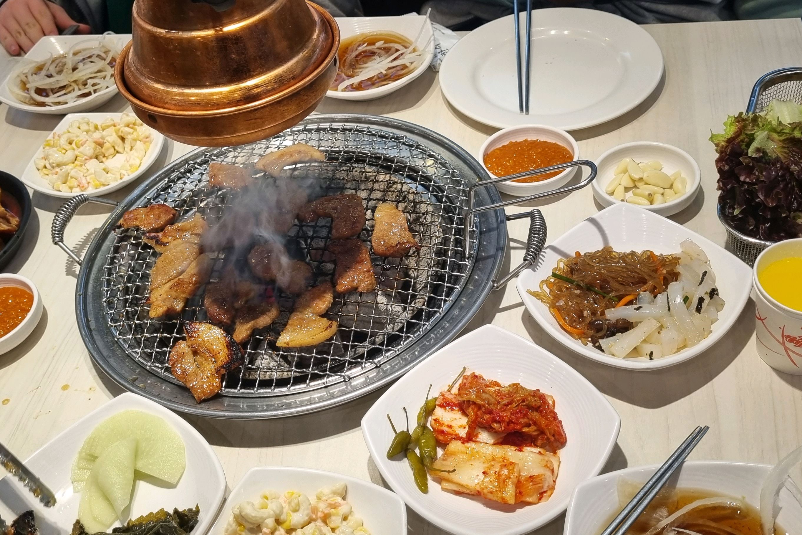 식구들이랑 맛있게 식사하고 갑니다. 고기가 연하고 냄새안나고 부드러워요^^ 추가 잔찬들도