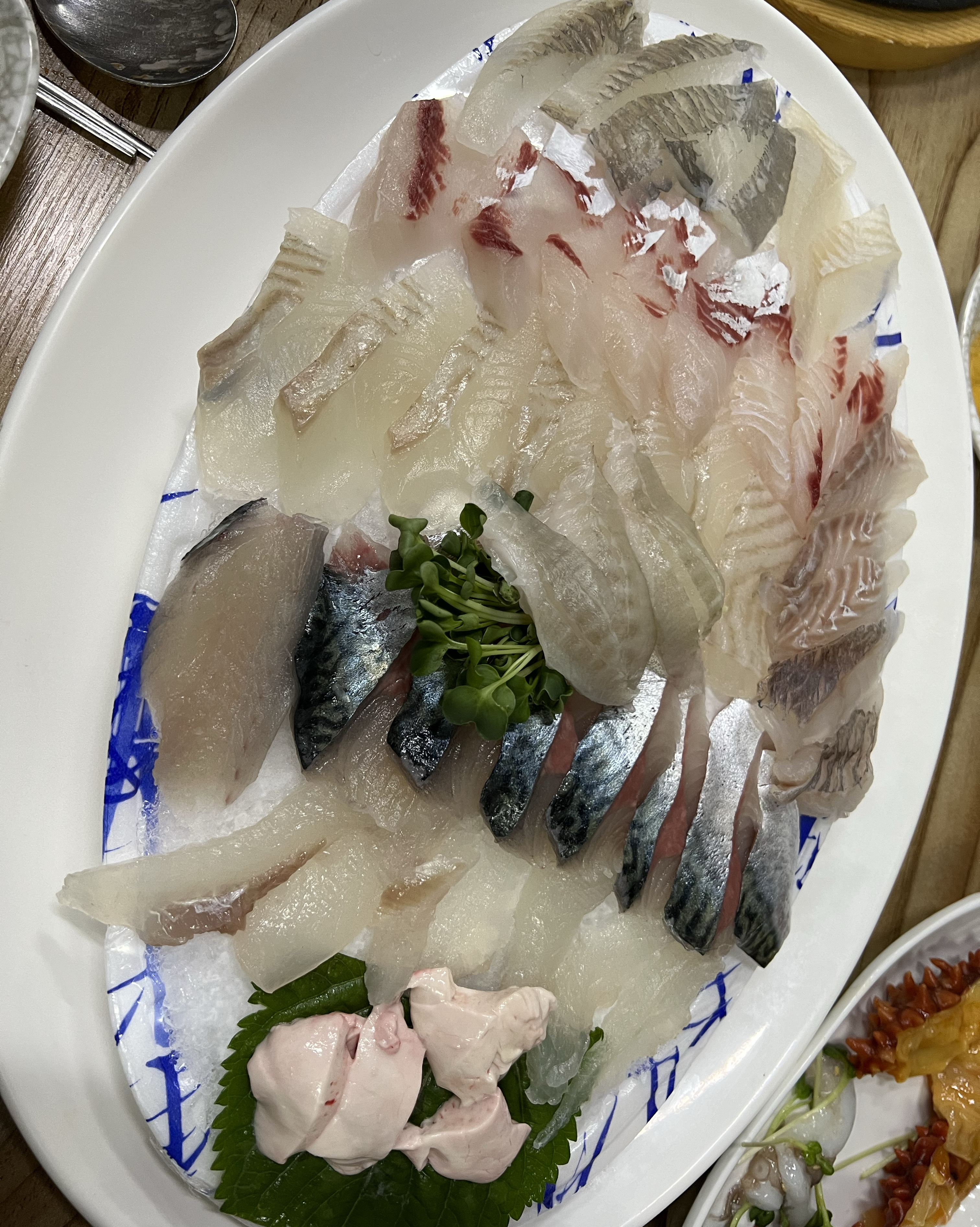 예약 후 방문했습니다!! 스페셜 먹었는데 구성도 알차고 신선하고 맛있습니다 여기는 진짜 주