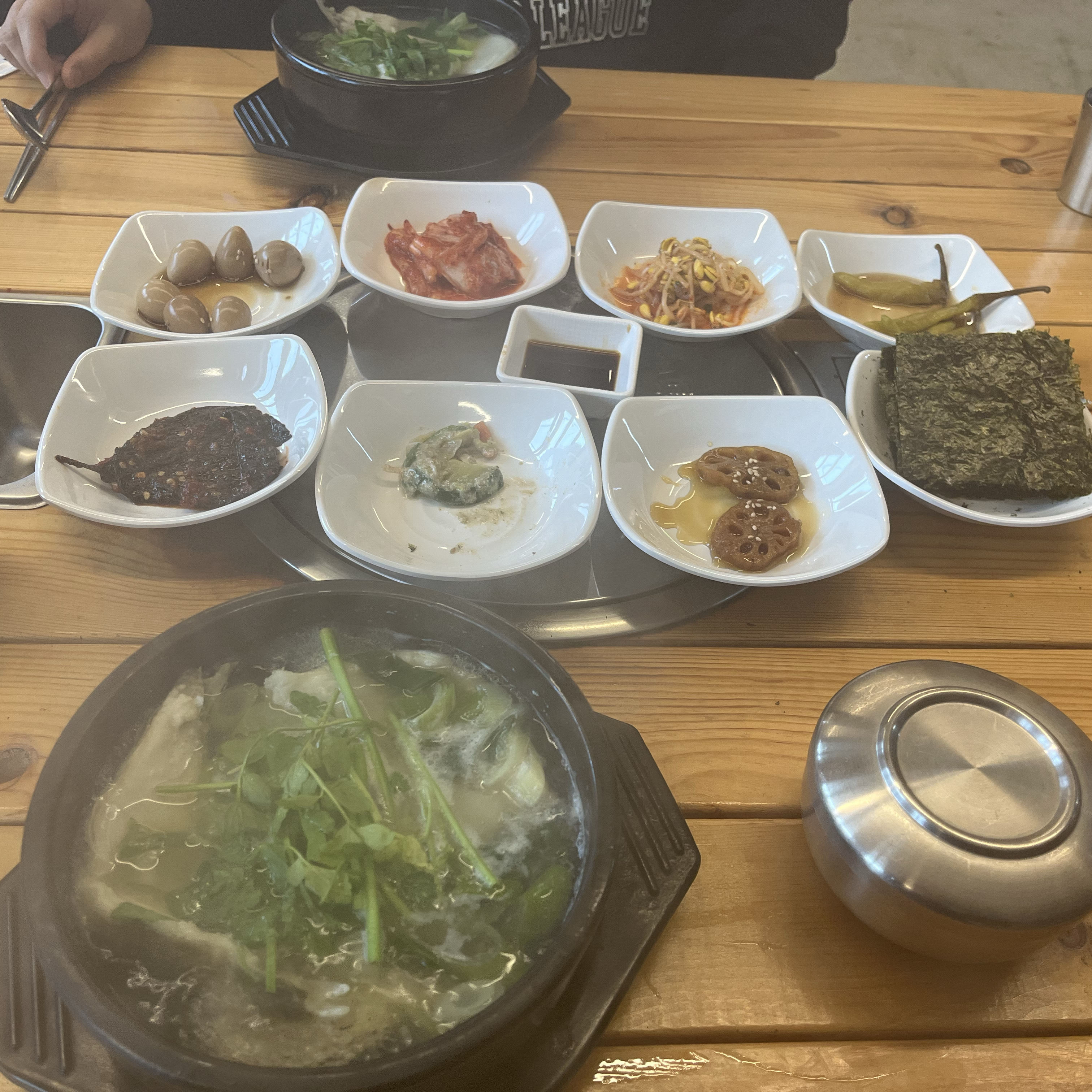 남자친구랑 해장하려고 갔는데 완전 직빵이거 음식도 맛있었어요! 특히 반찬이 다 너무 맛있어