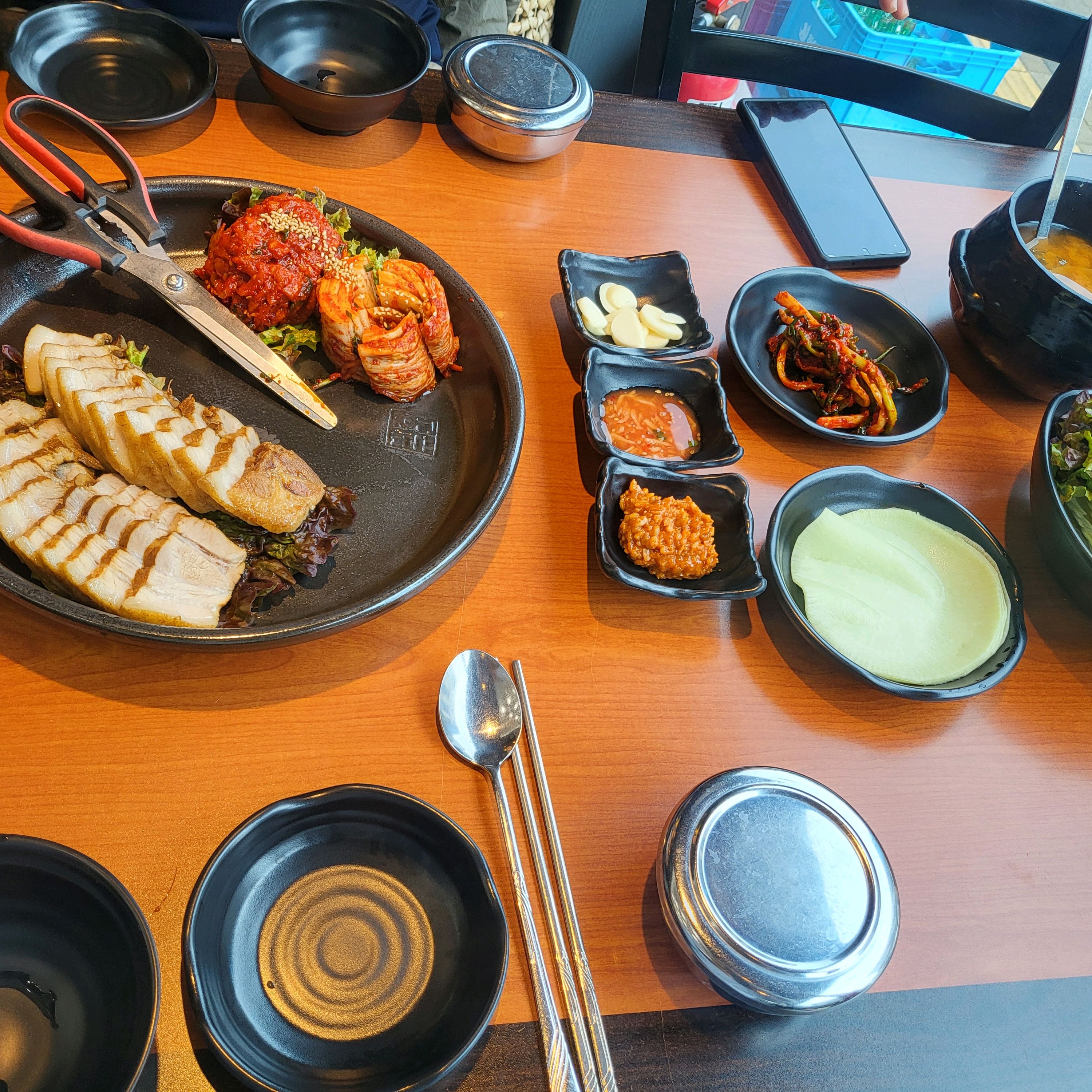오랜만에 옛직장상사분 만나서 점심먹으러 불당동 갔는데 주차할곳 찾다가 우연찮게 들어간 곳
