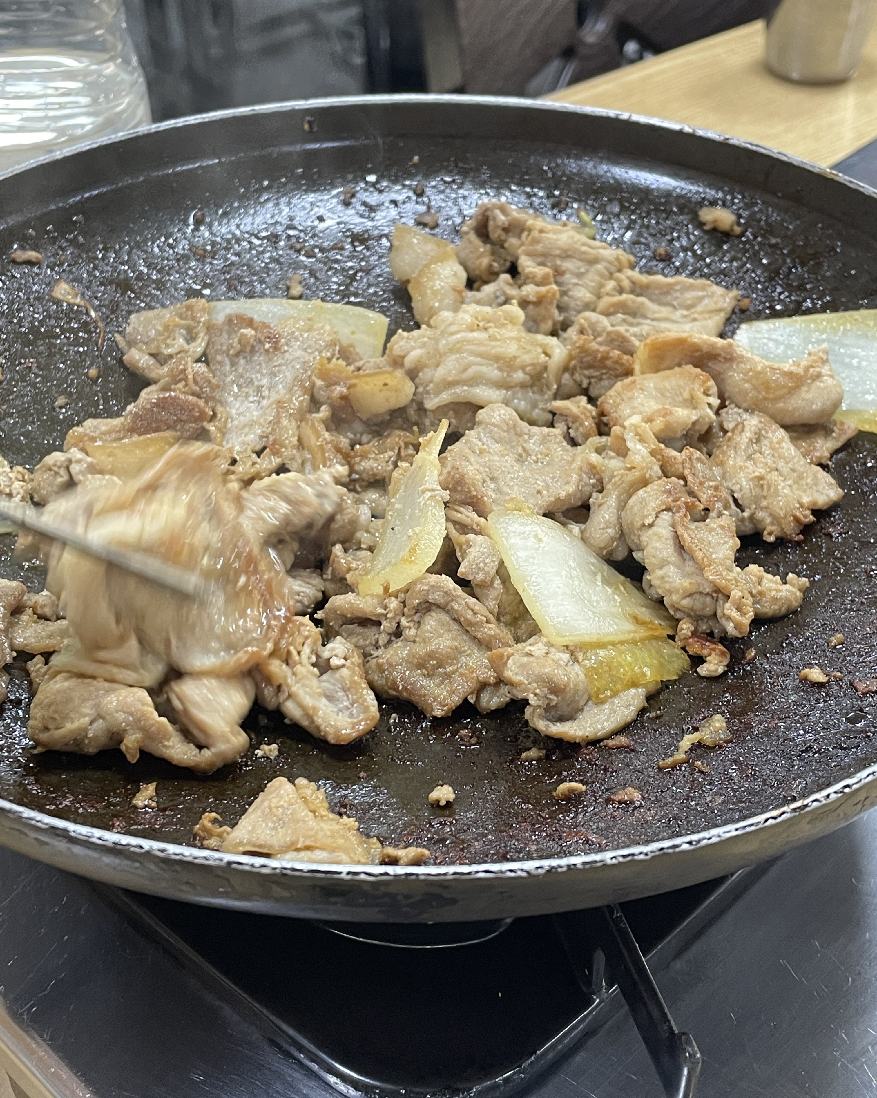 집 주변이기도 하고 리뷰도 좋아서 기대하고 갔는데 사실대로 말하면 좀 실망했어요,,ㅎㅎ - 망원동 맛집 만복기사식당불백전문