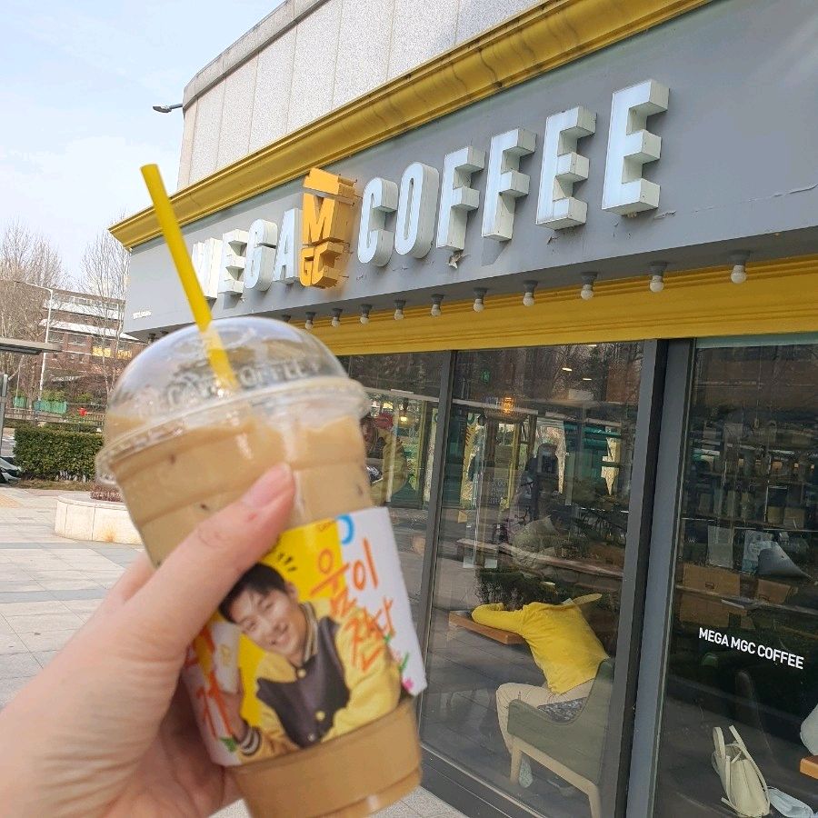 메가MGC커피 이마트 수원터미널 앞 단골입니다 -♡ 헤이즐넛라떼는 사랑이쥬 💕 - 권선동 맛집 메가엠지씨커피 수원터미널점