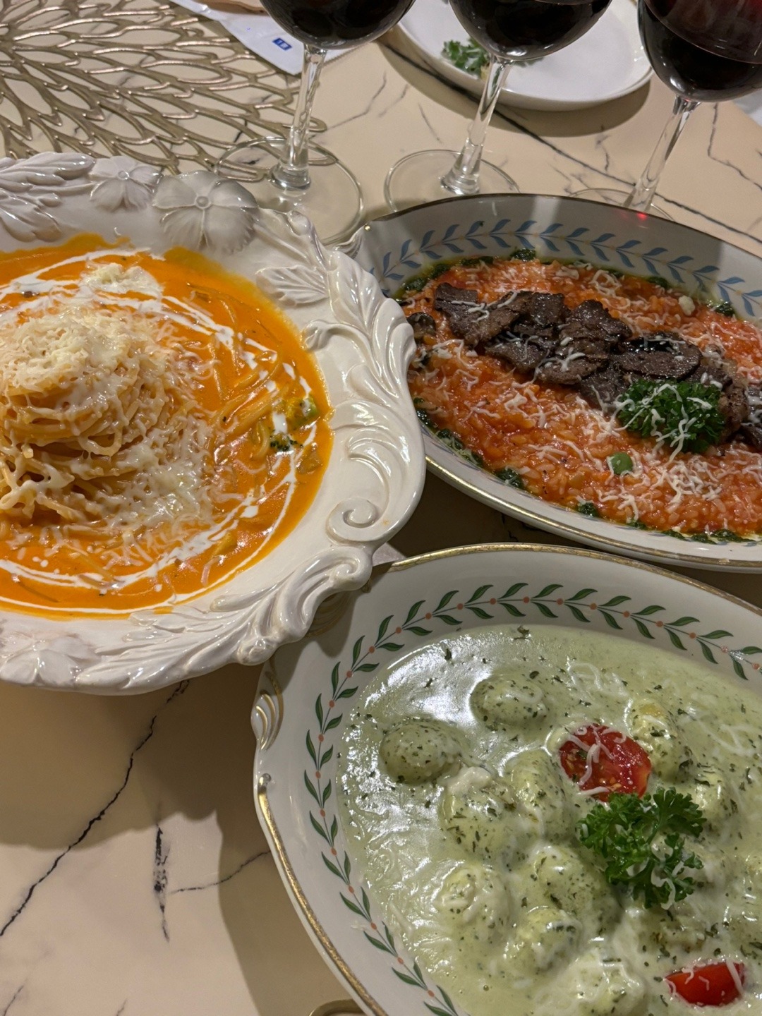 Elegant Table of Yuni, a famous restaurant in Yeonnam-dong, Mapo-gu, Seoul